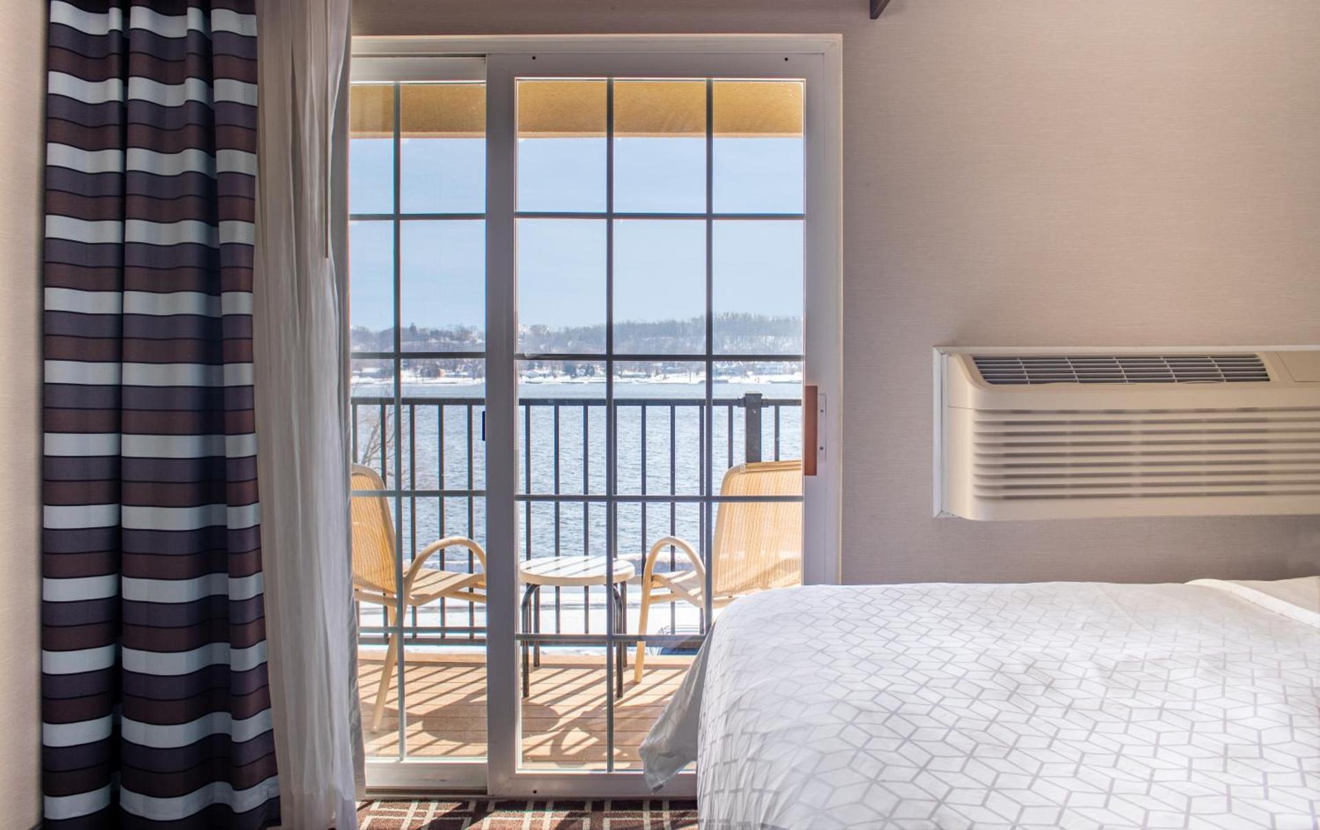 Holiday Inn Express Le Claire Riverfront-Davenport by IHG photo 43