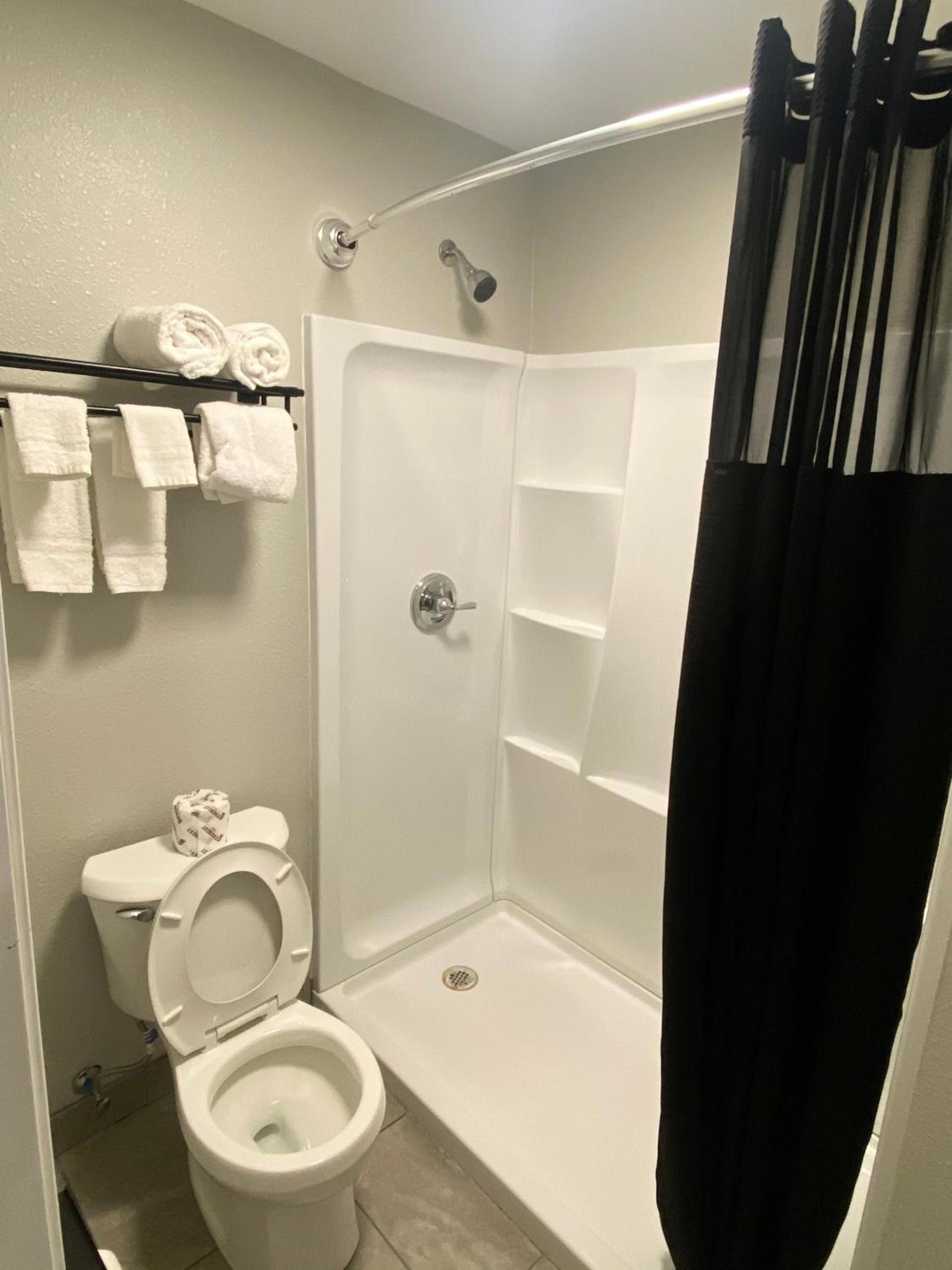 Ozark Inn & Suites photo 38