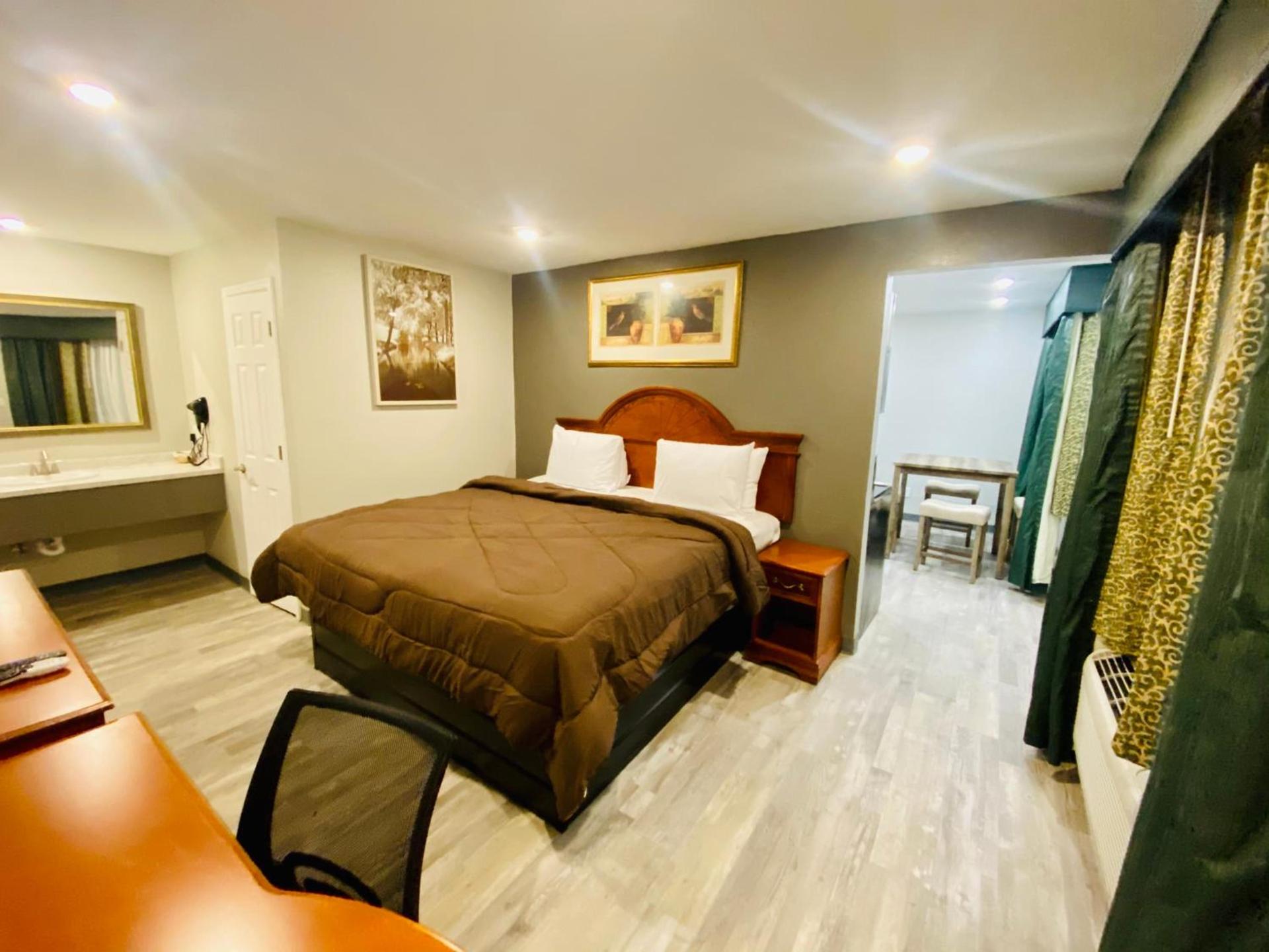 Ozark Inn & Suites photo 44