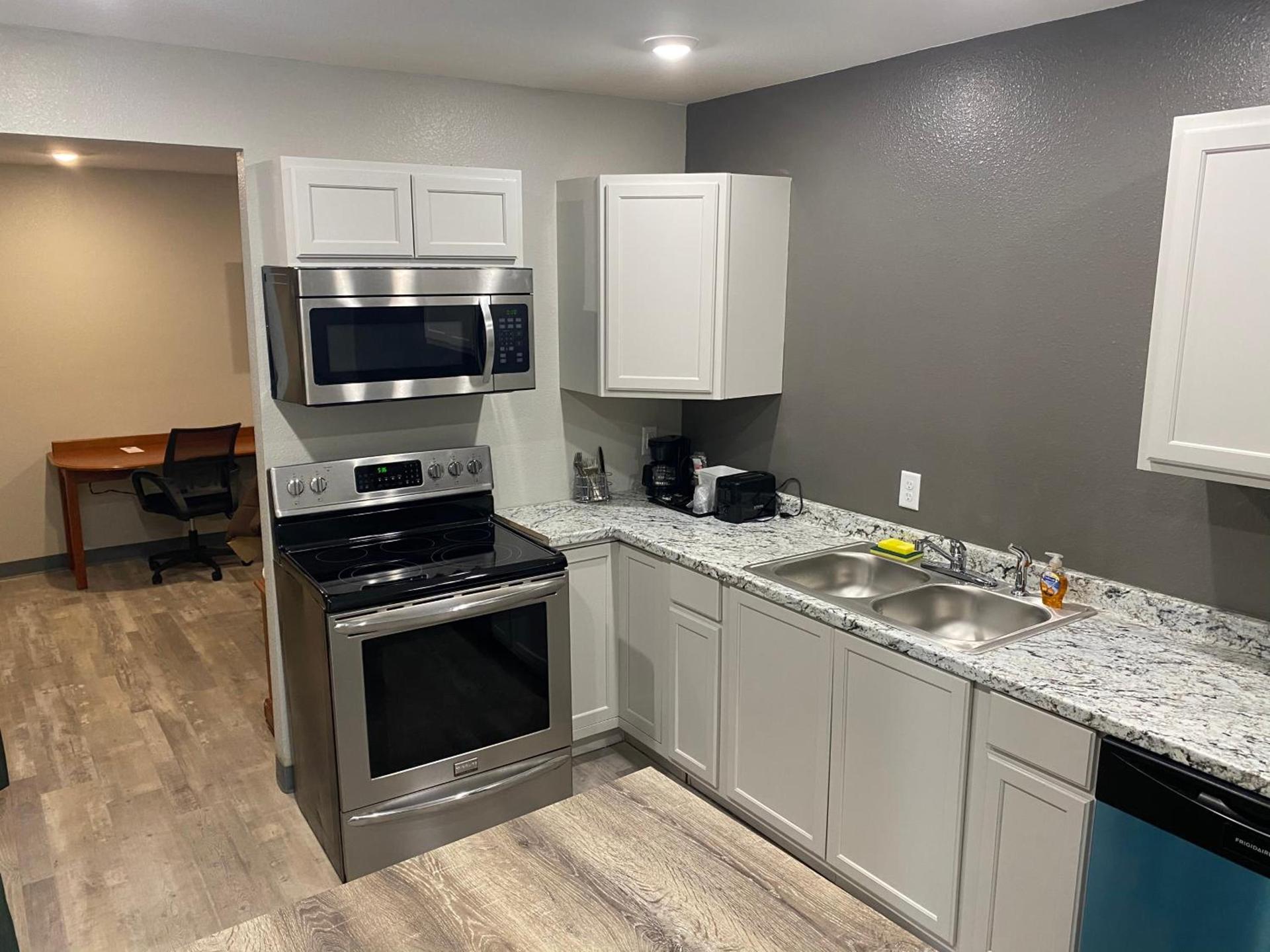 Ozark Inn & Suites photo 48