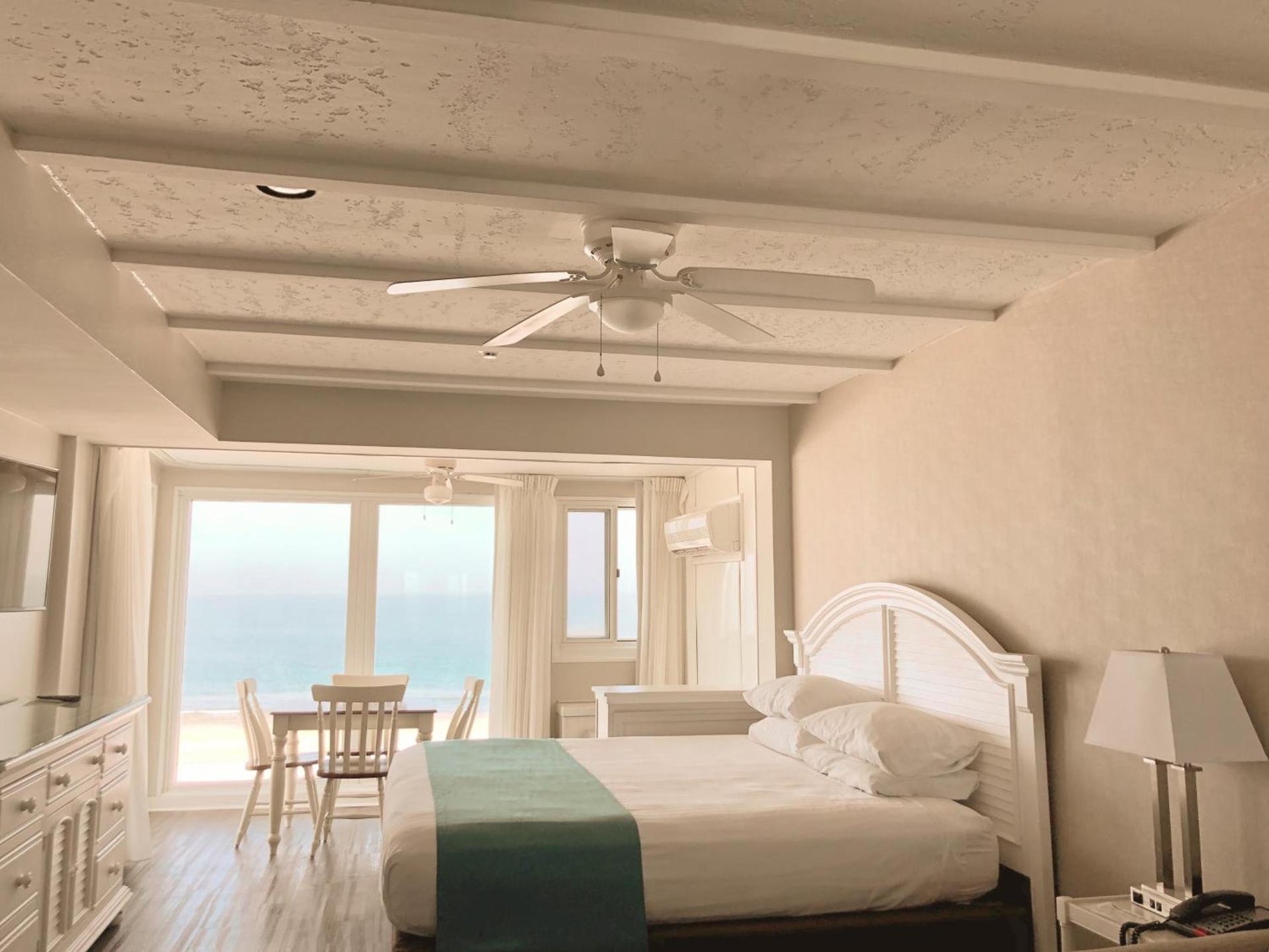 Surf Club Oceanfront Hotel photo 17