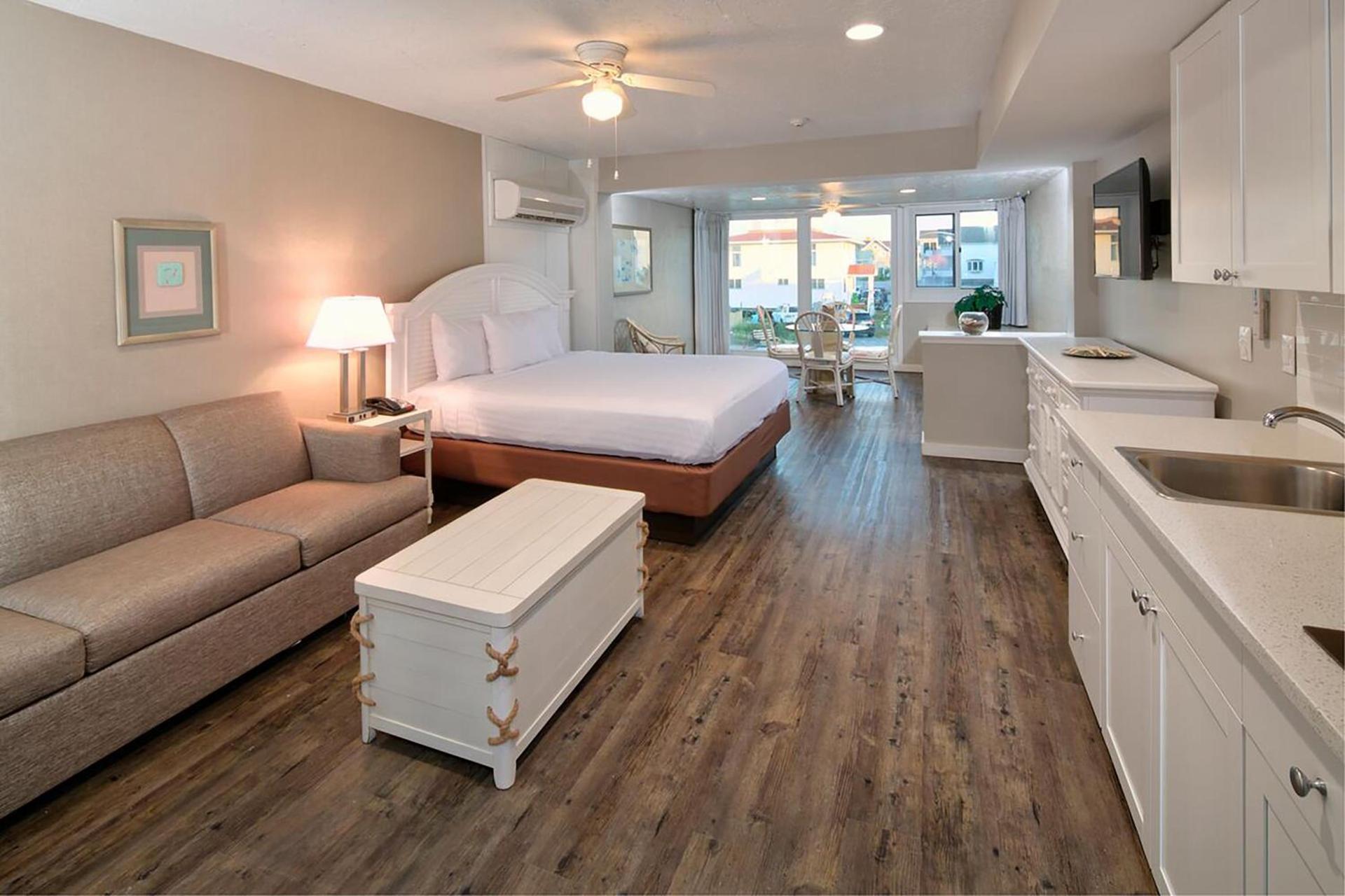 Surf Club Oceanfront Hotel photo 23