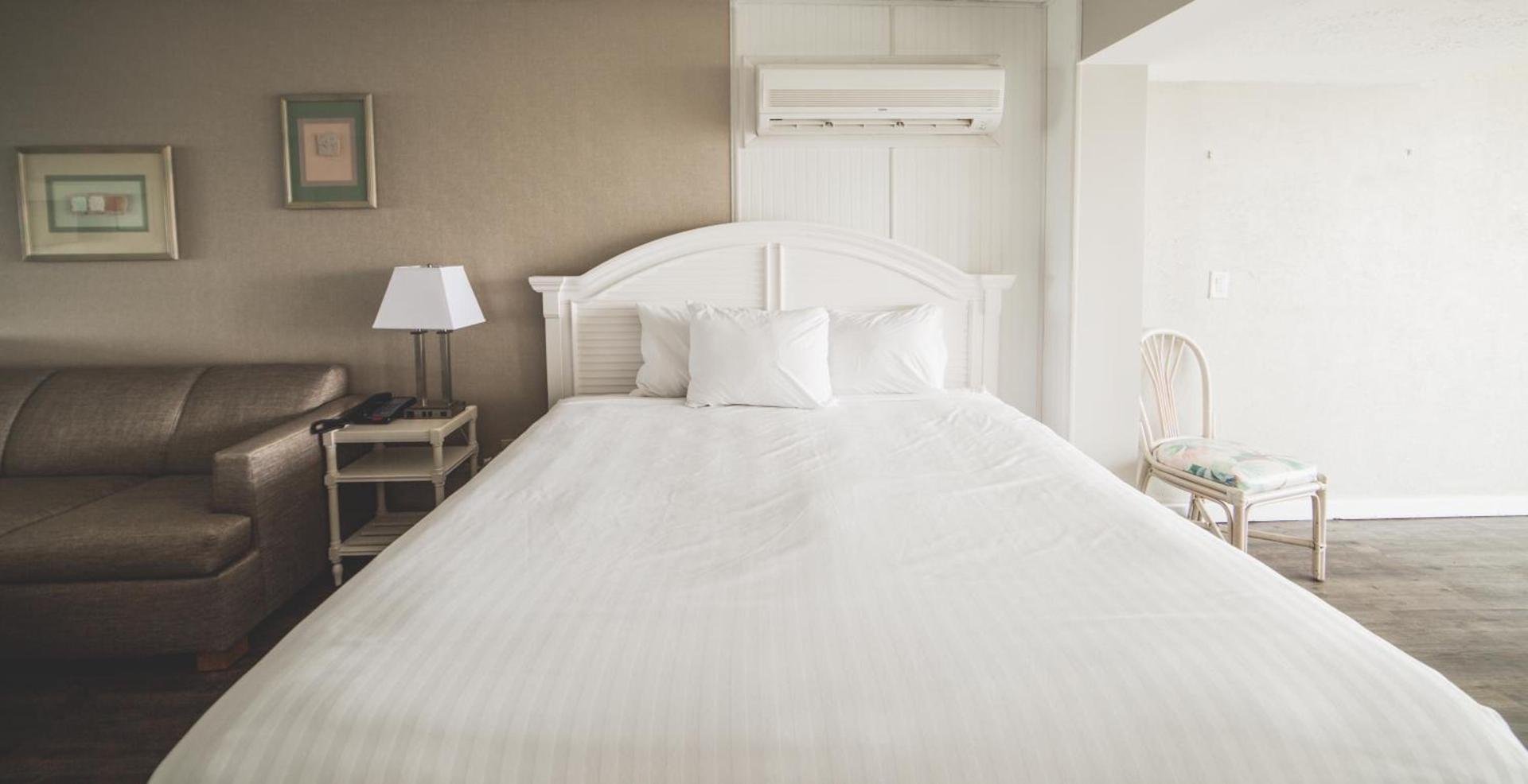 Surf Club Oceanfront Hotel photo 25