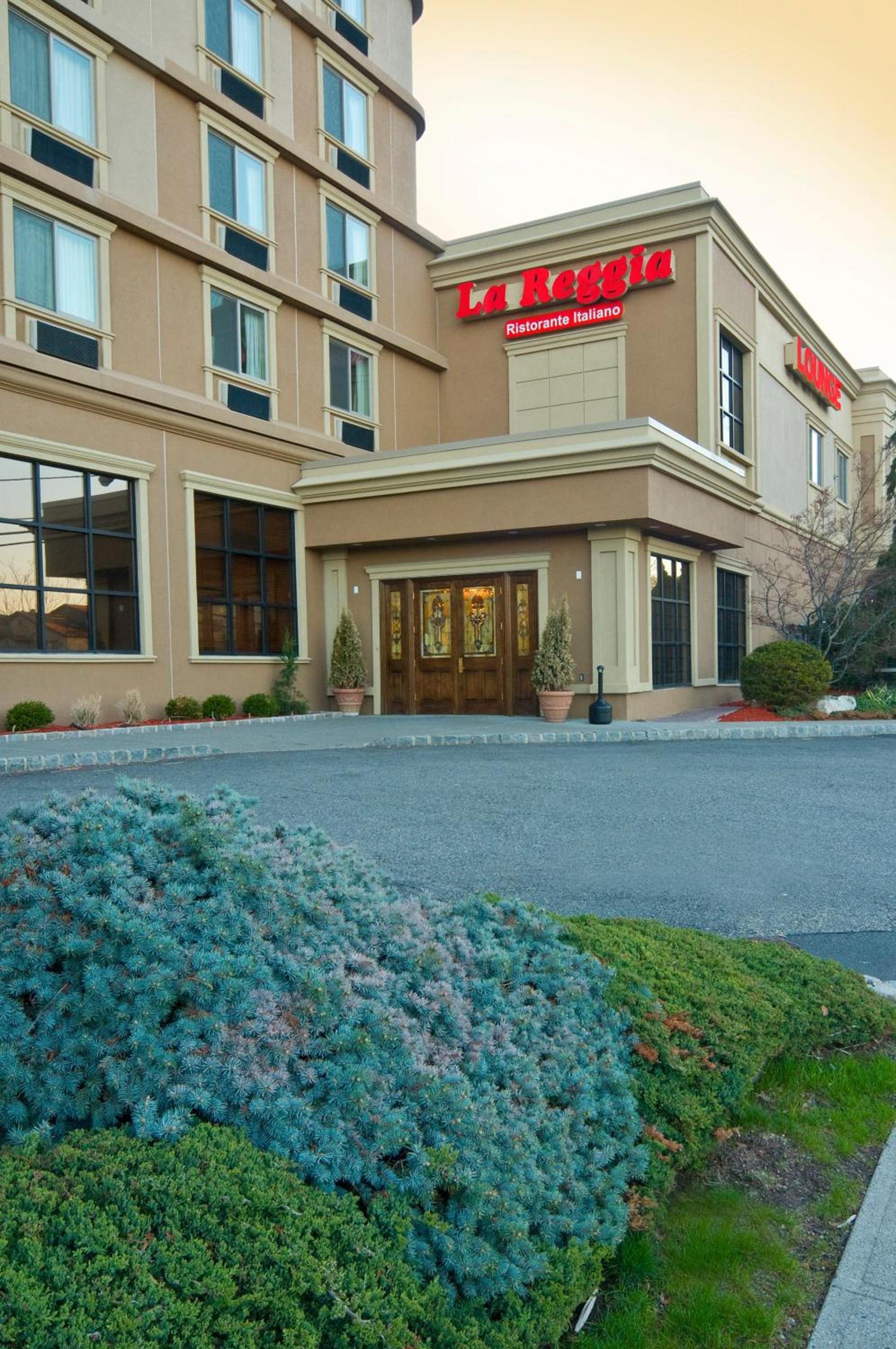 Meadowlands Plaza Hotel photo 36