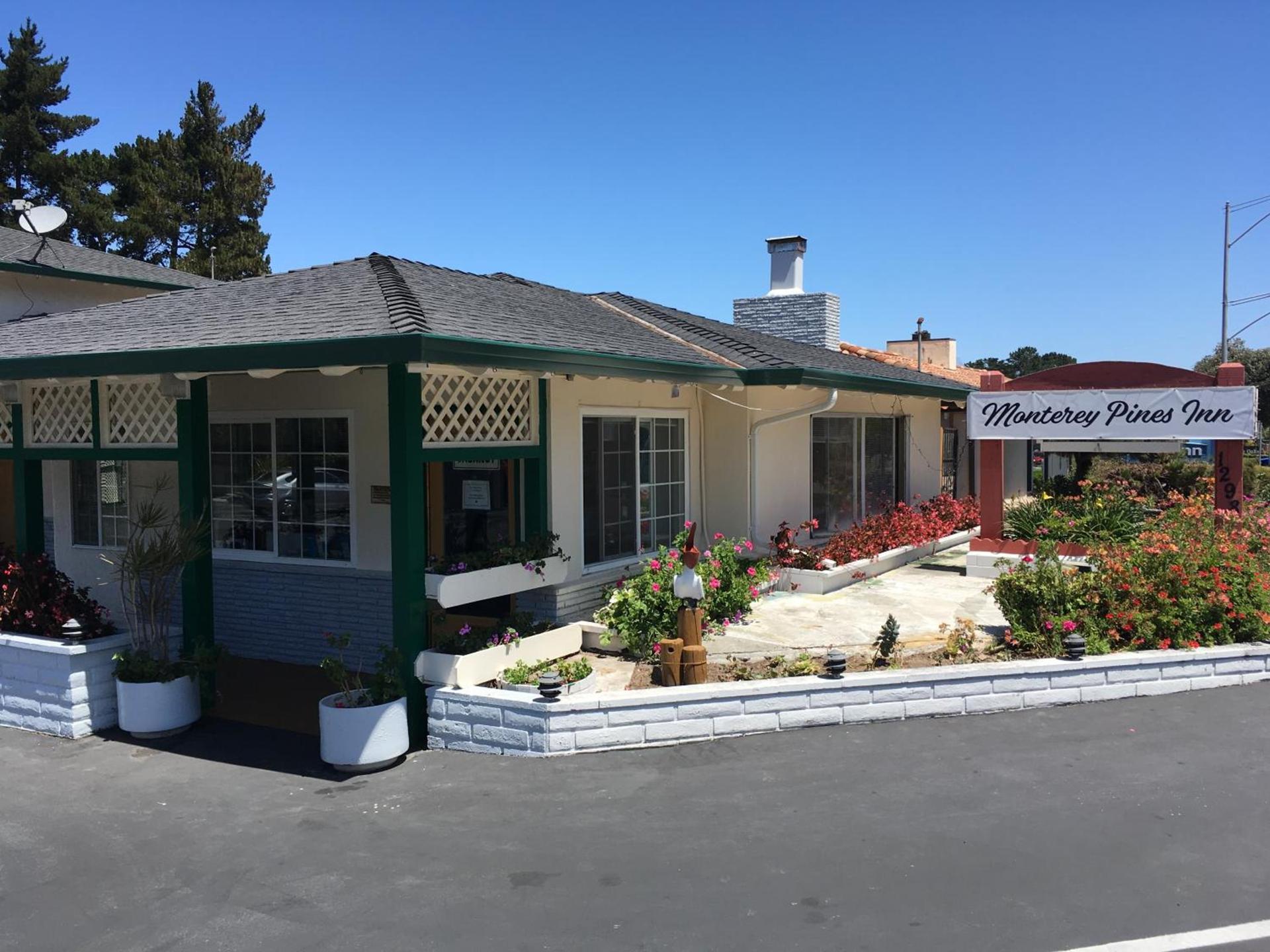 Monterey Pines Inn photo 4