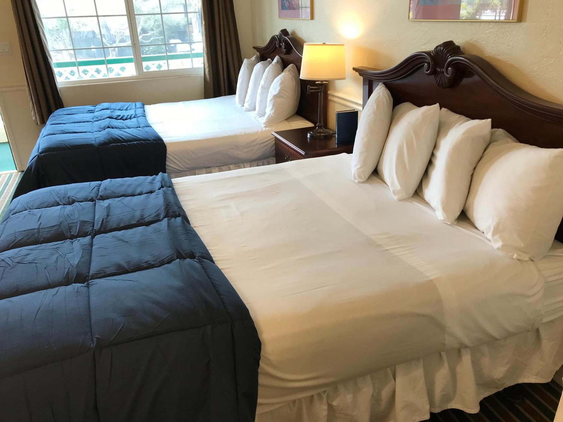 Monterey Pines Inn photo 20