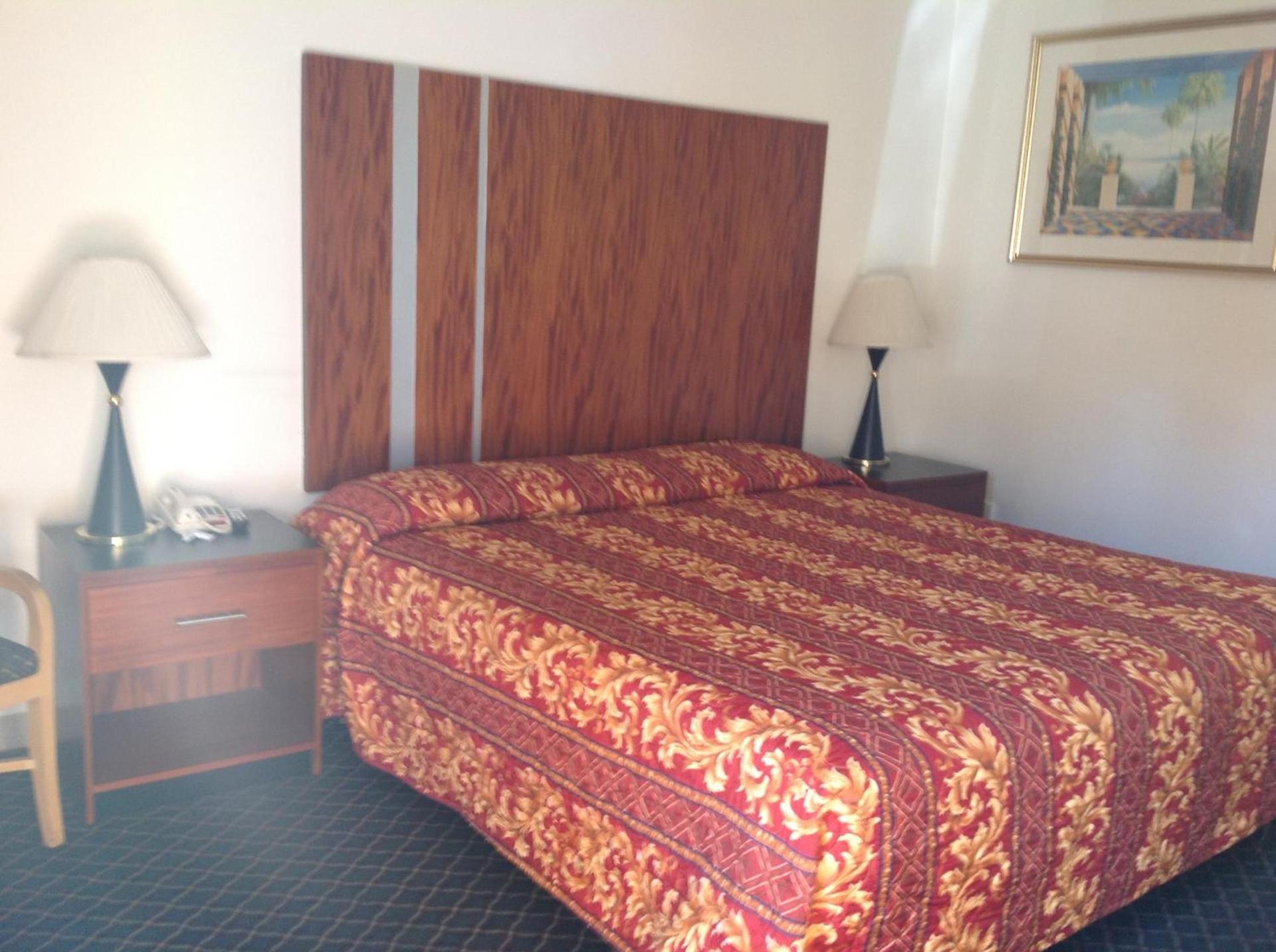 Riverside Inn & Suites photo 11