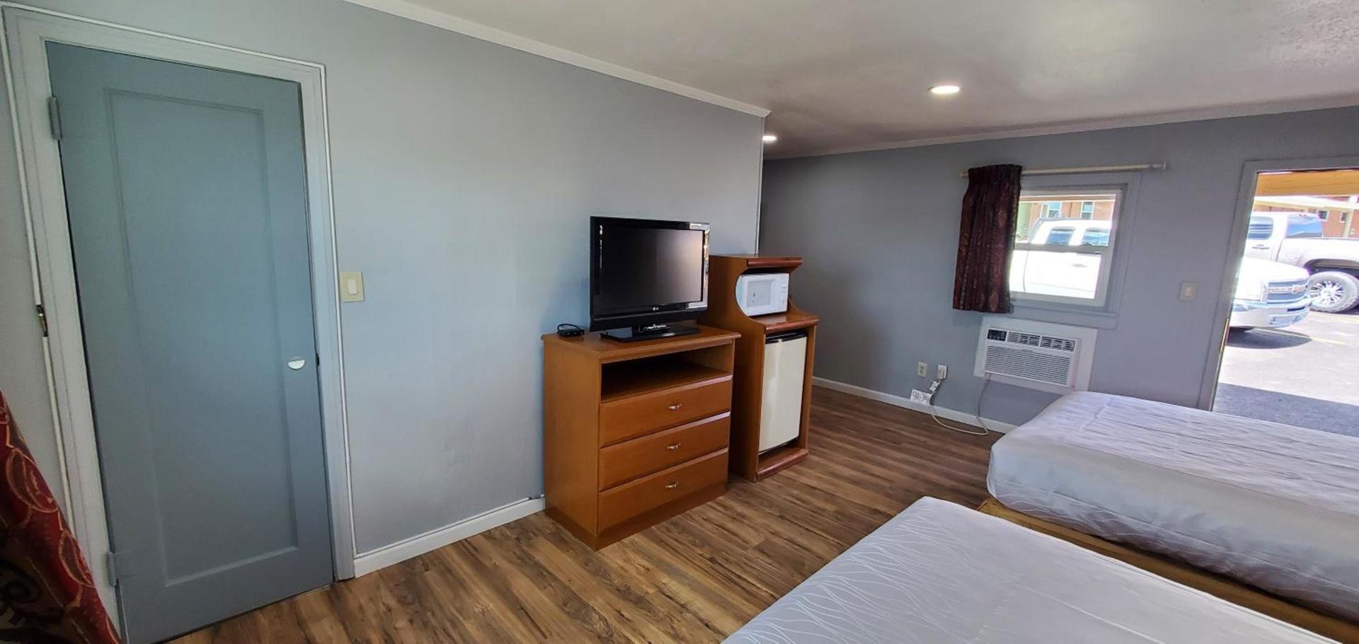 Travelers Inn photo 28