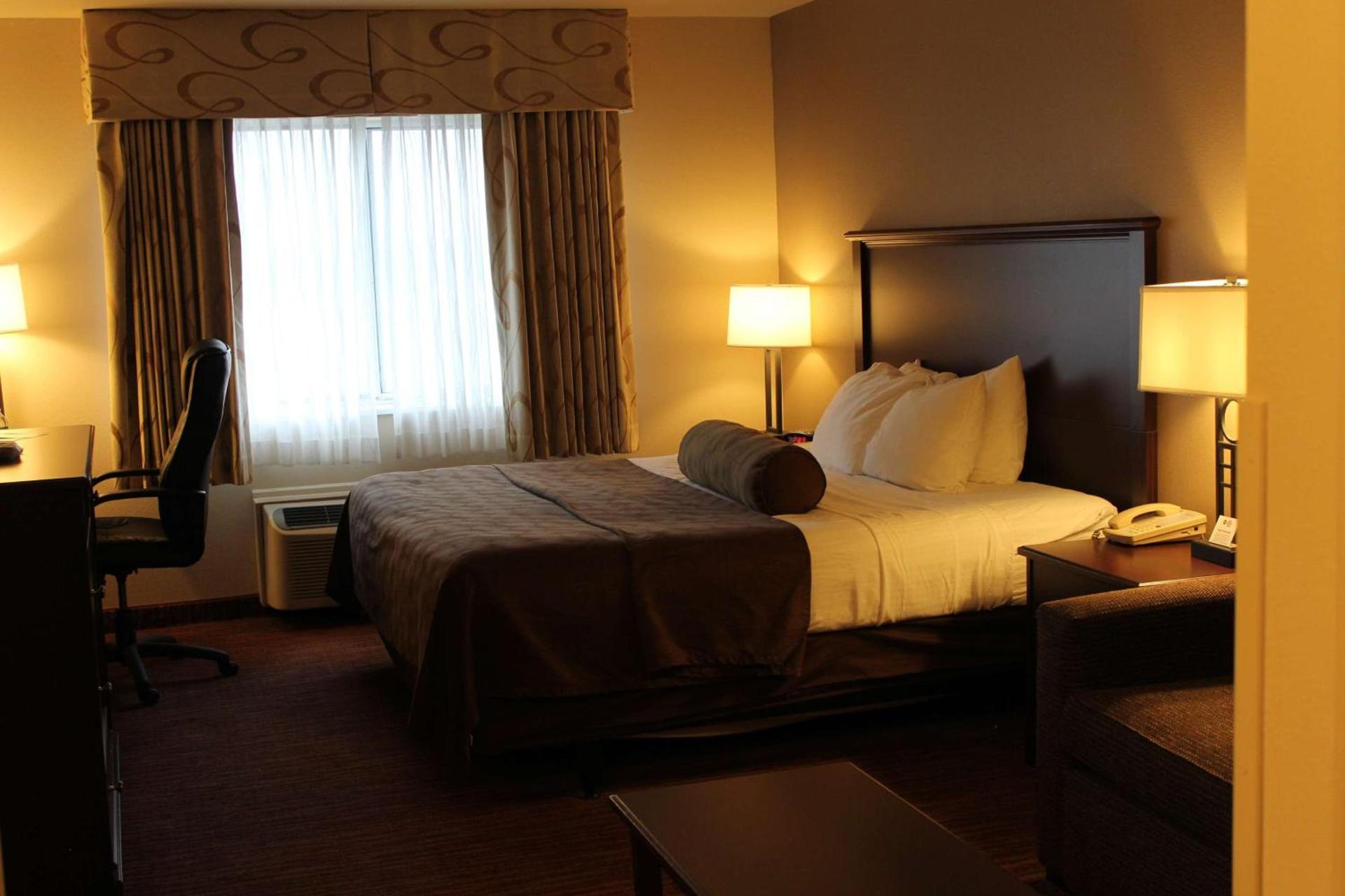 Best Western Plus Concord Inn photo 18
