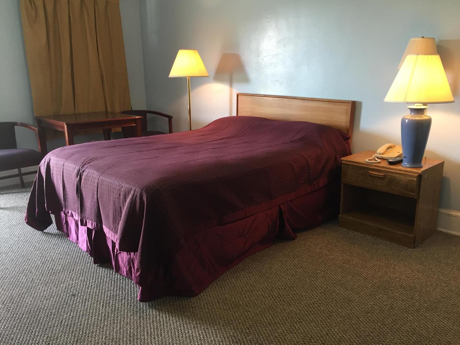 Economy Inn photo 2