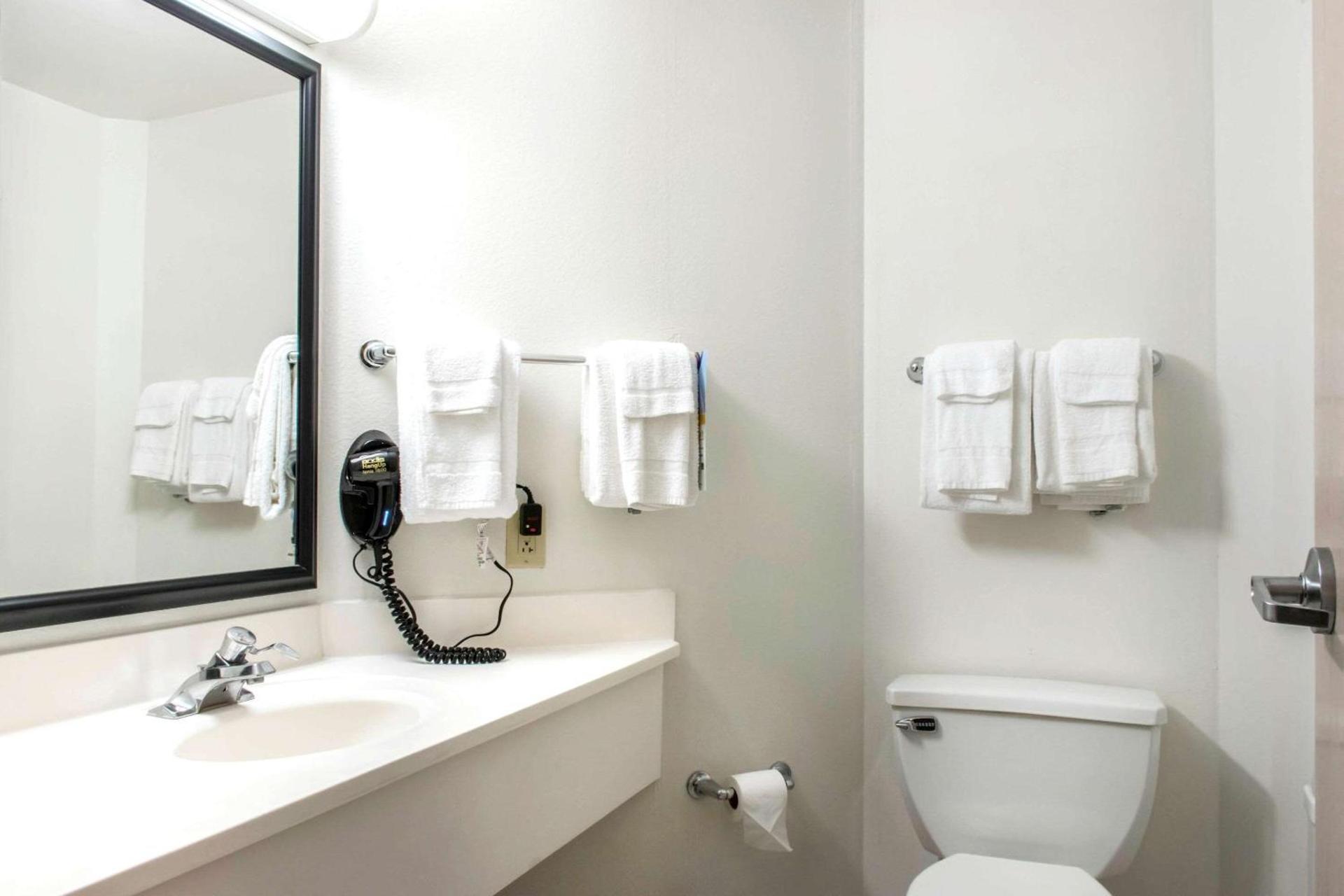 Days Inn by Wyndham Penn State photo 23