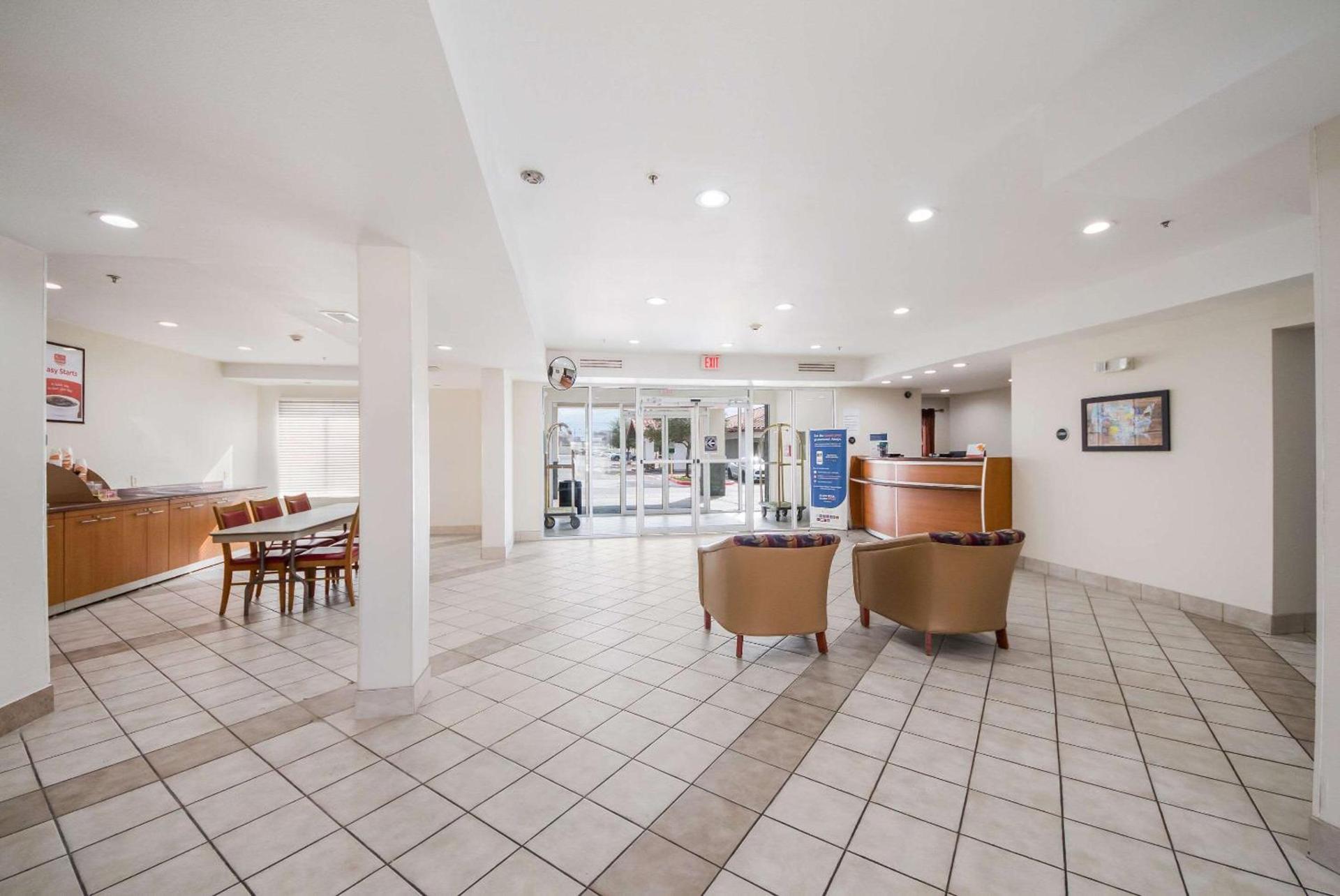 Quality Inn Laredo - Nuevo Laredo photo 7