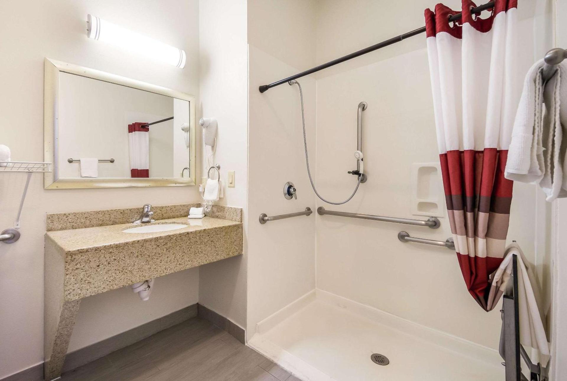 Quality Inn Laredo - Nuevo Laredo photo 21