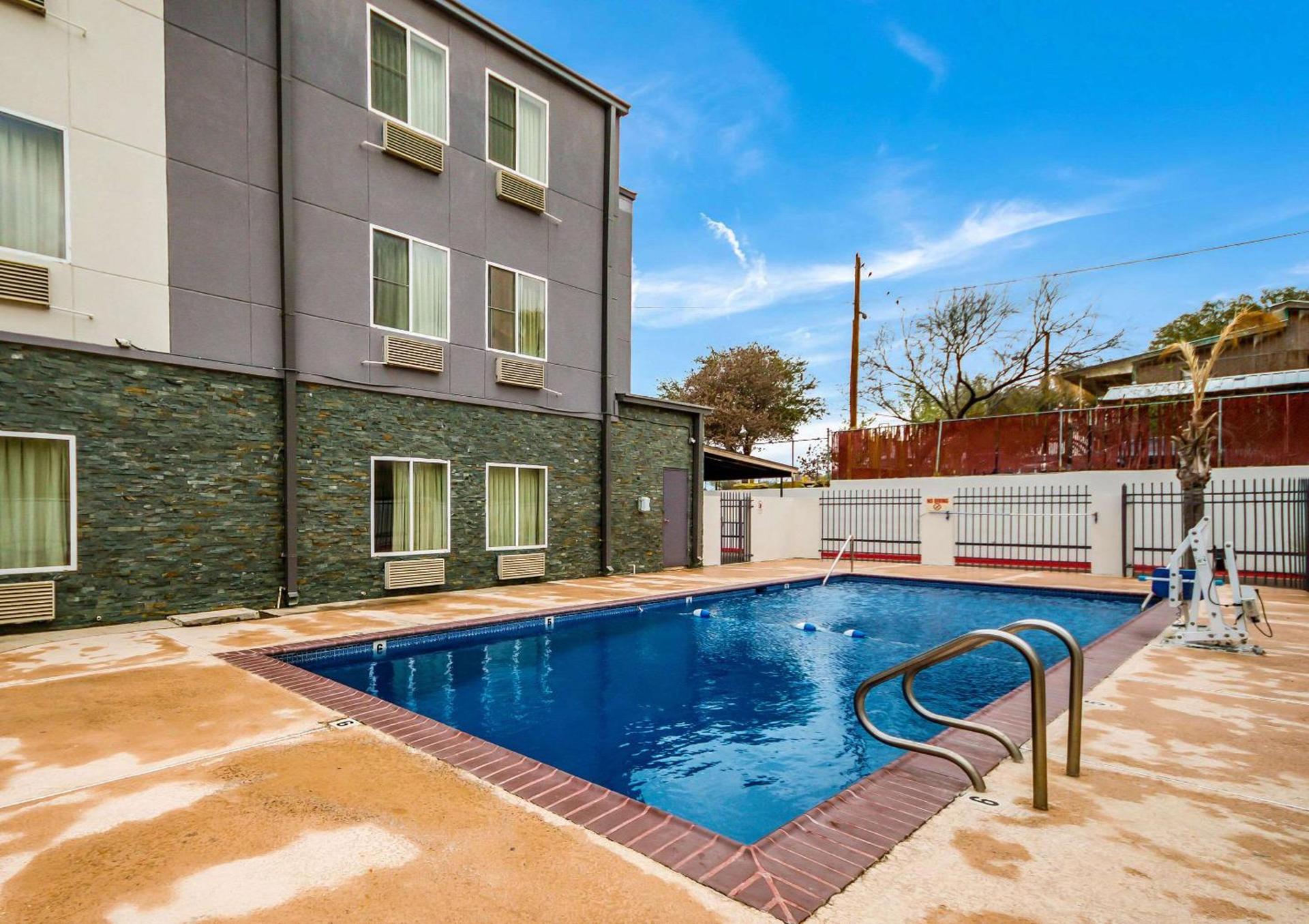 Quality Inn Laredo - Nuevo Laredo photo 24