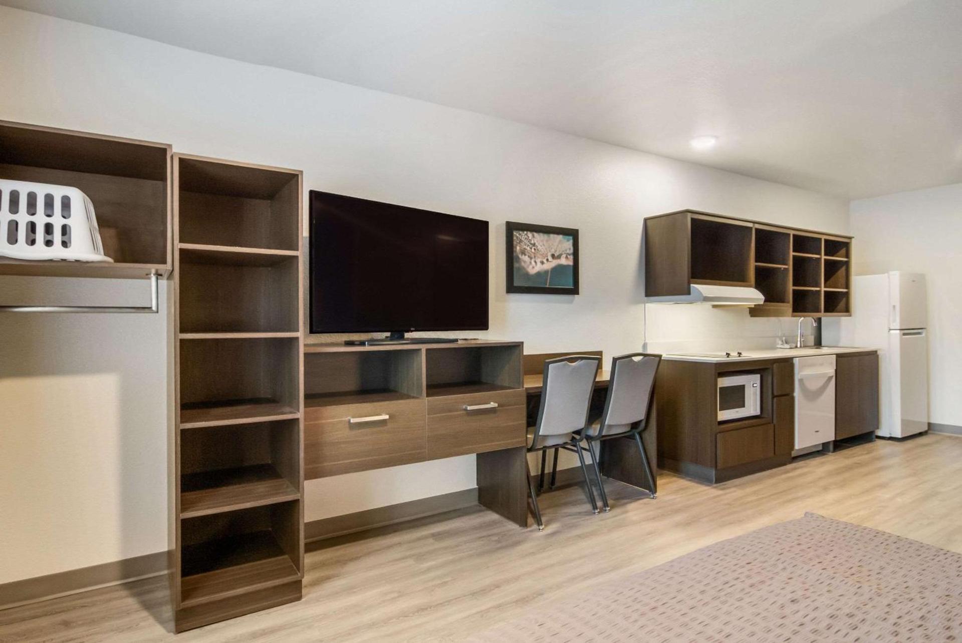 WoodSpring Suites Jacksonville Baymeadows photo 11