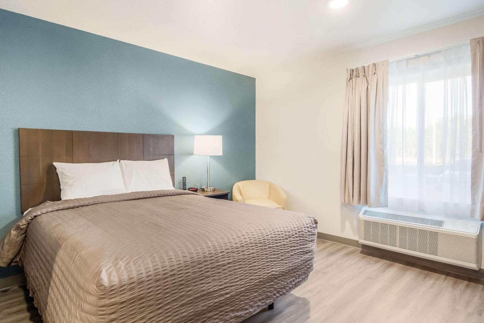 WoodSpring Suites Jacksonville Baymeadows photo 9