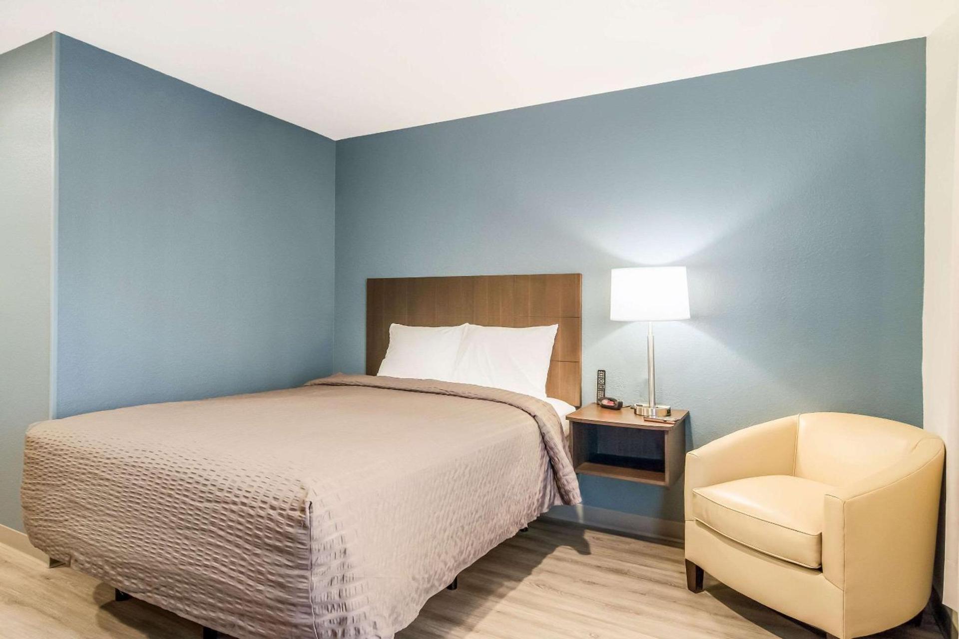WoodSpring Suites Jacksonville Baymeadows photo 13