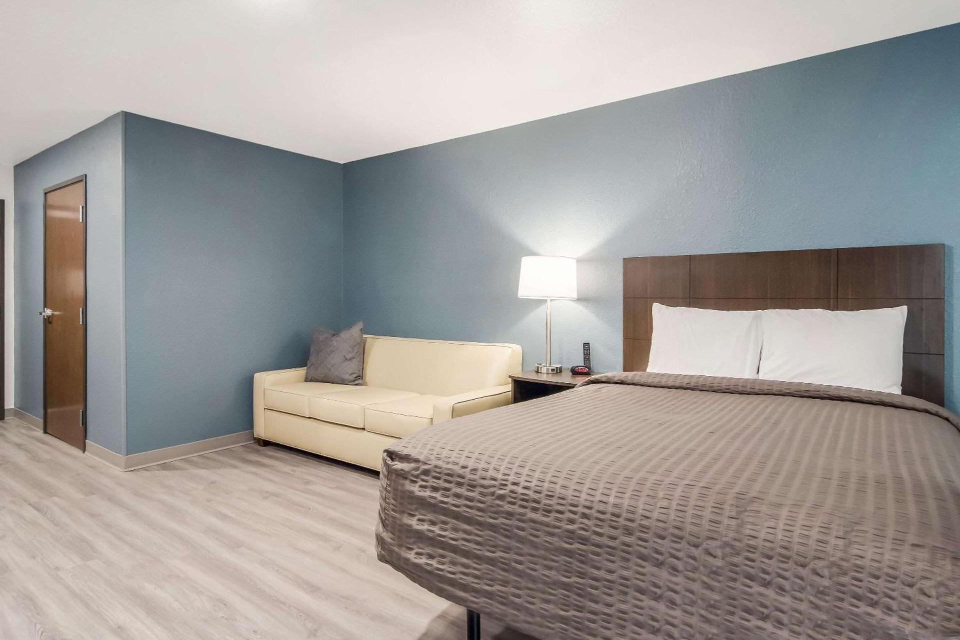 WoodSpring Suites Jacksonville Baymeadows photo 10