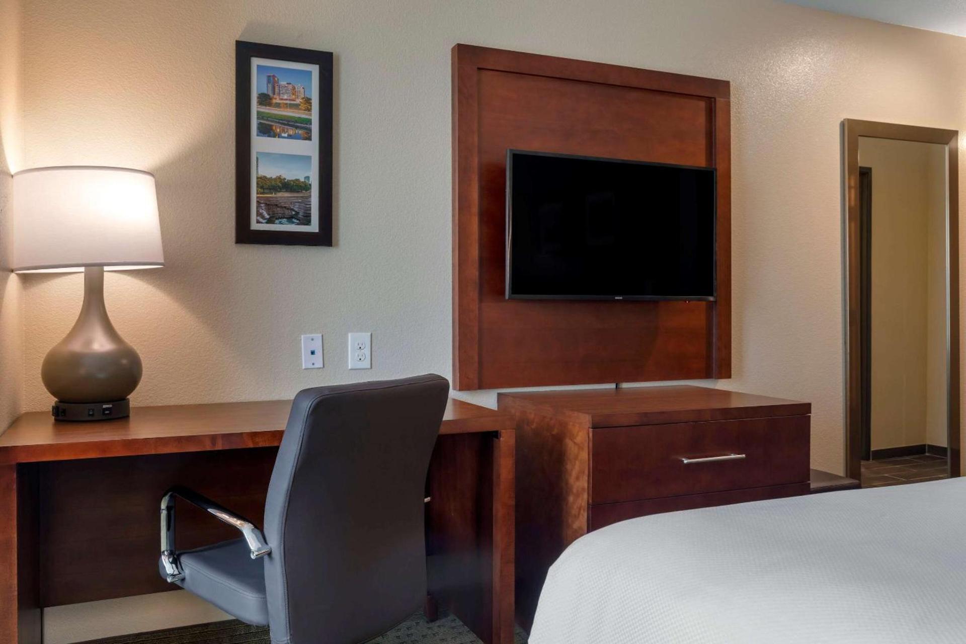 Comfort Inn & Suites Euless DFW West photo 12