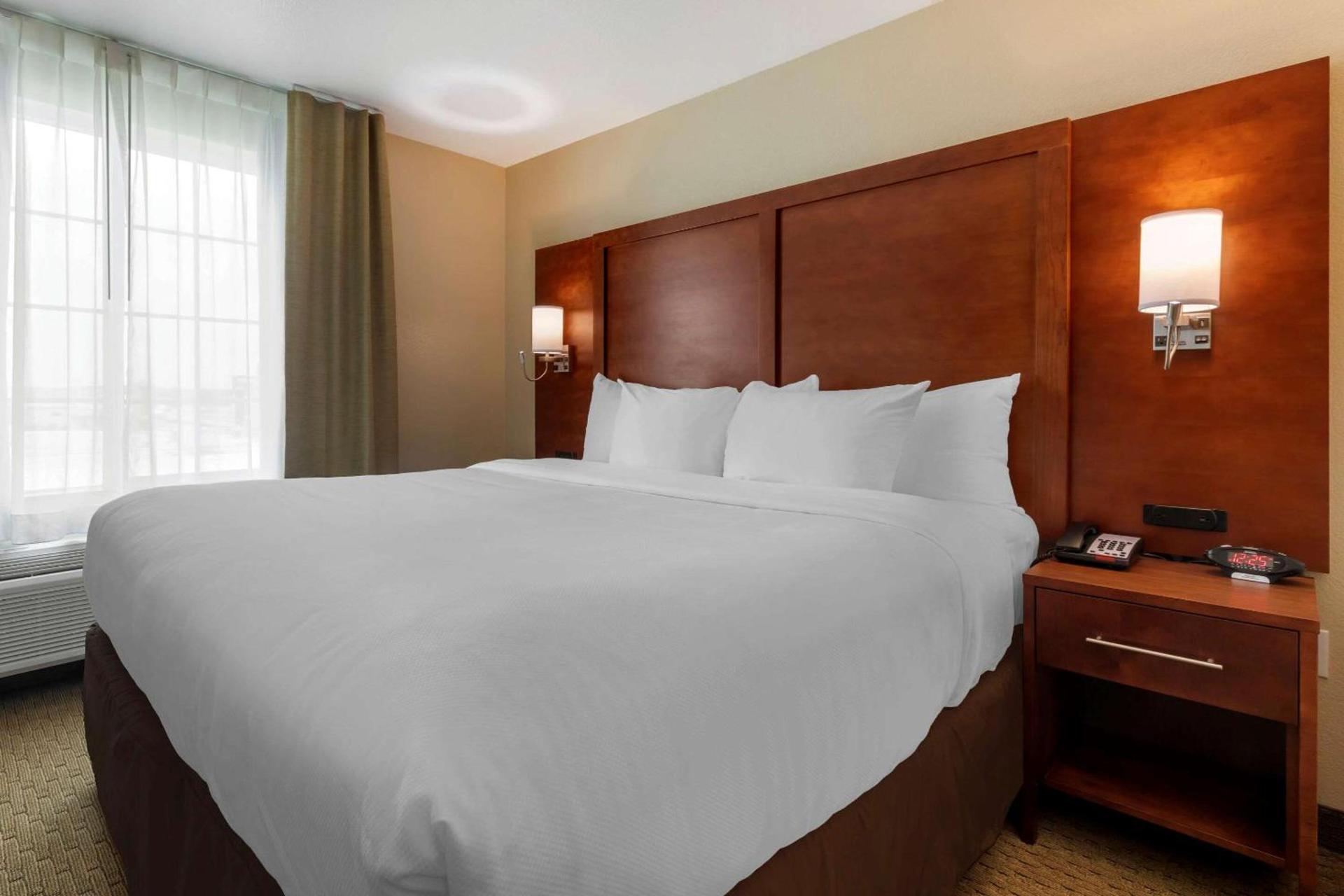Comfort Inn & Suites Euless DFW West photo 16
