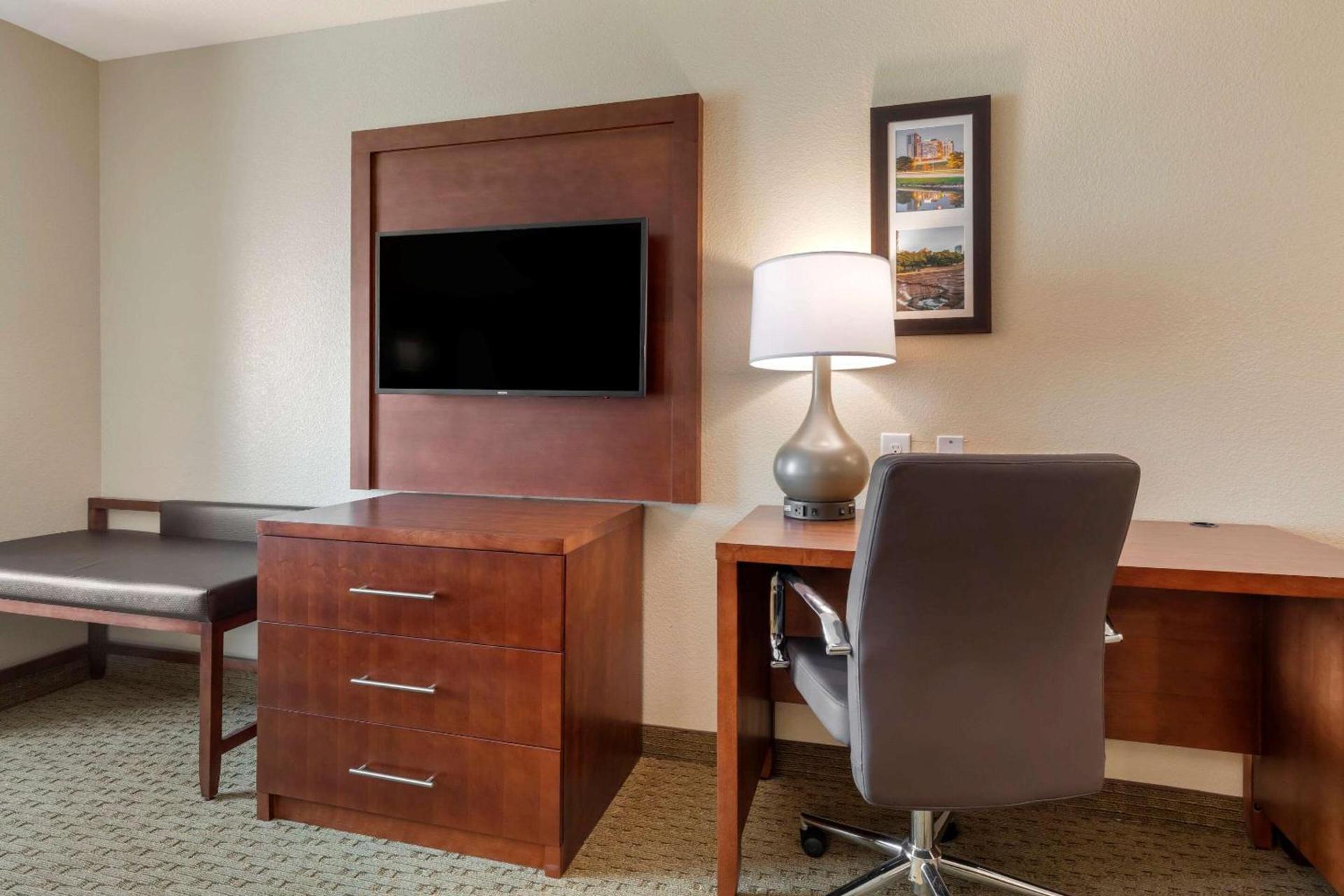 Comfort Inn & Suites Euless DFW West photo 28