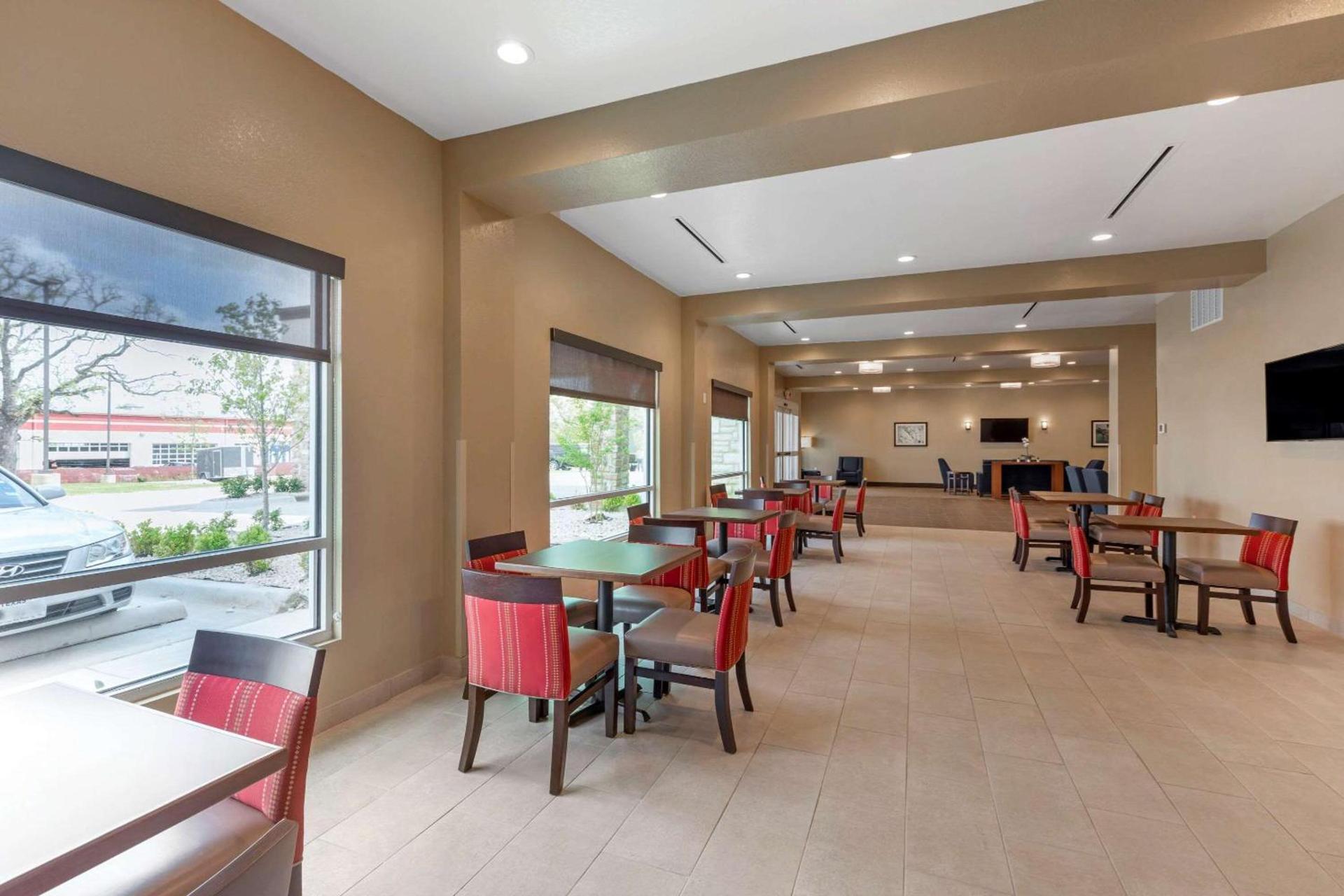 Comfort Inn & Suites Euless DFW West photo 5