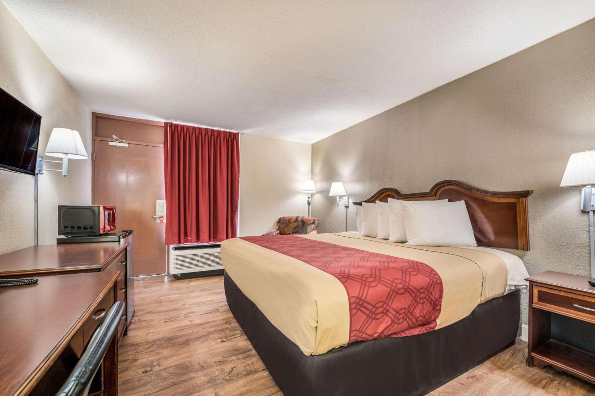 Econo Lodge Inn & Suites Macon West photo 11