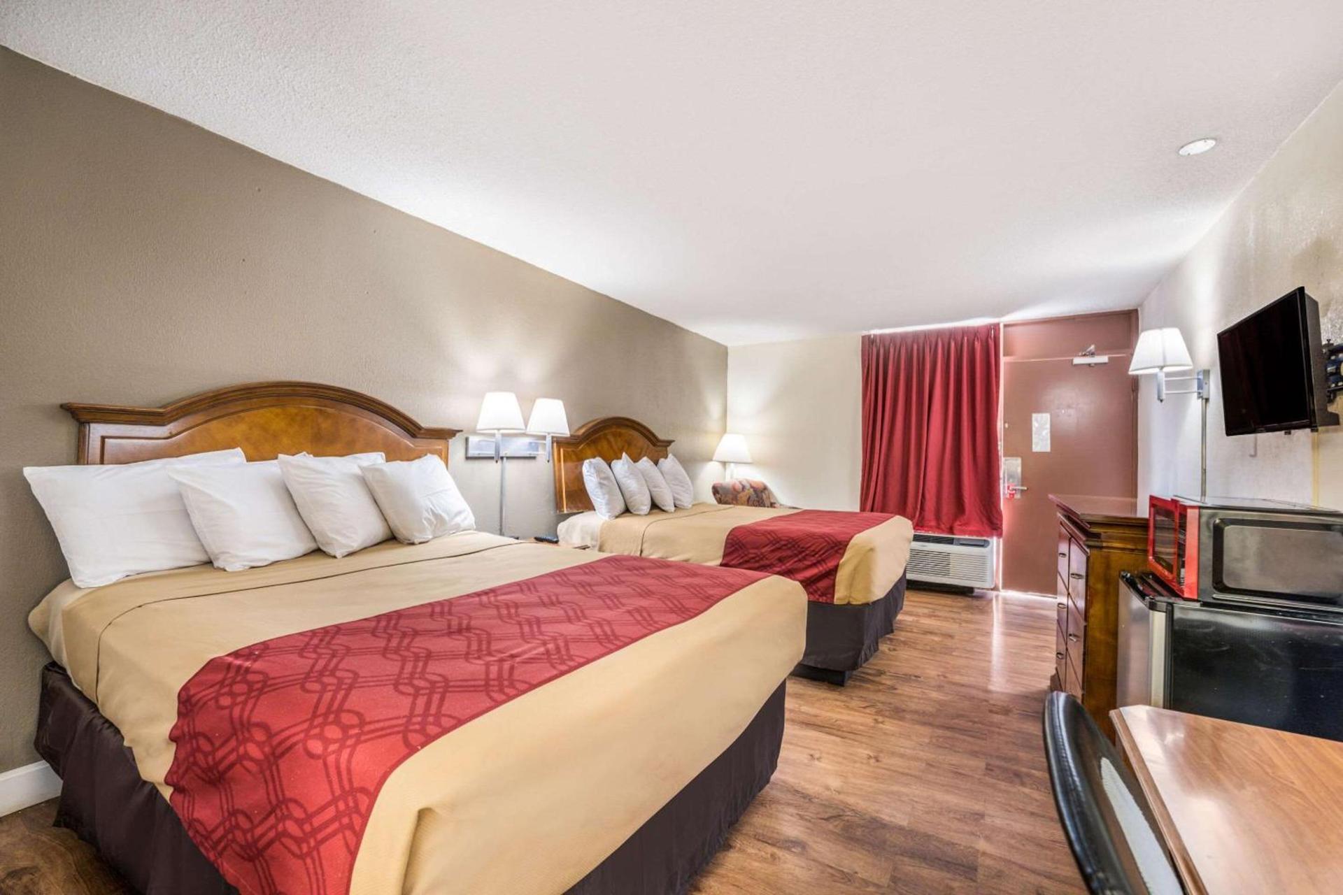 Econo Lodge Inn & Suites Macon West photo 13