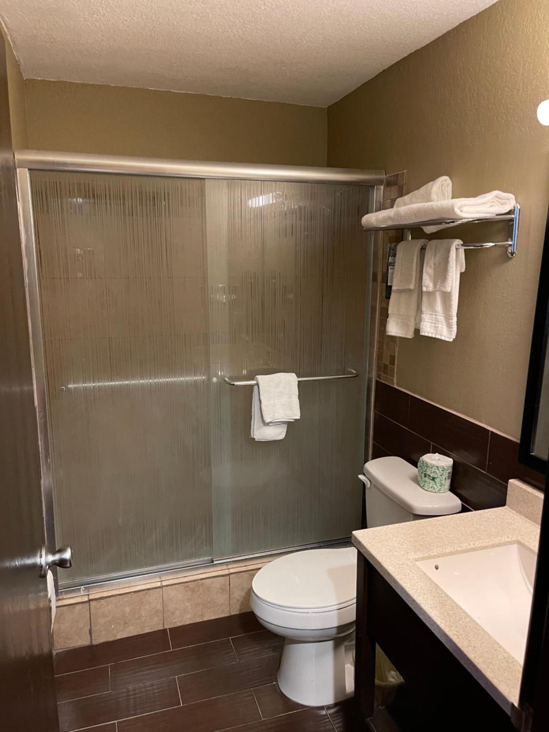 Super 8 by Wyndham Joplin photo 30