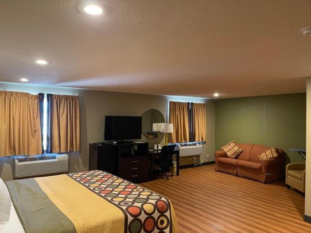 Super 8 by Wyndham Joplin photo 15
