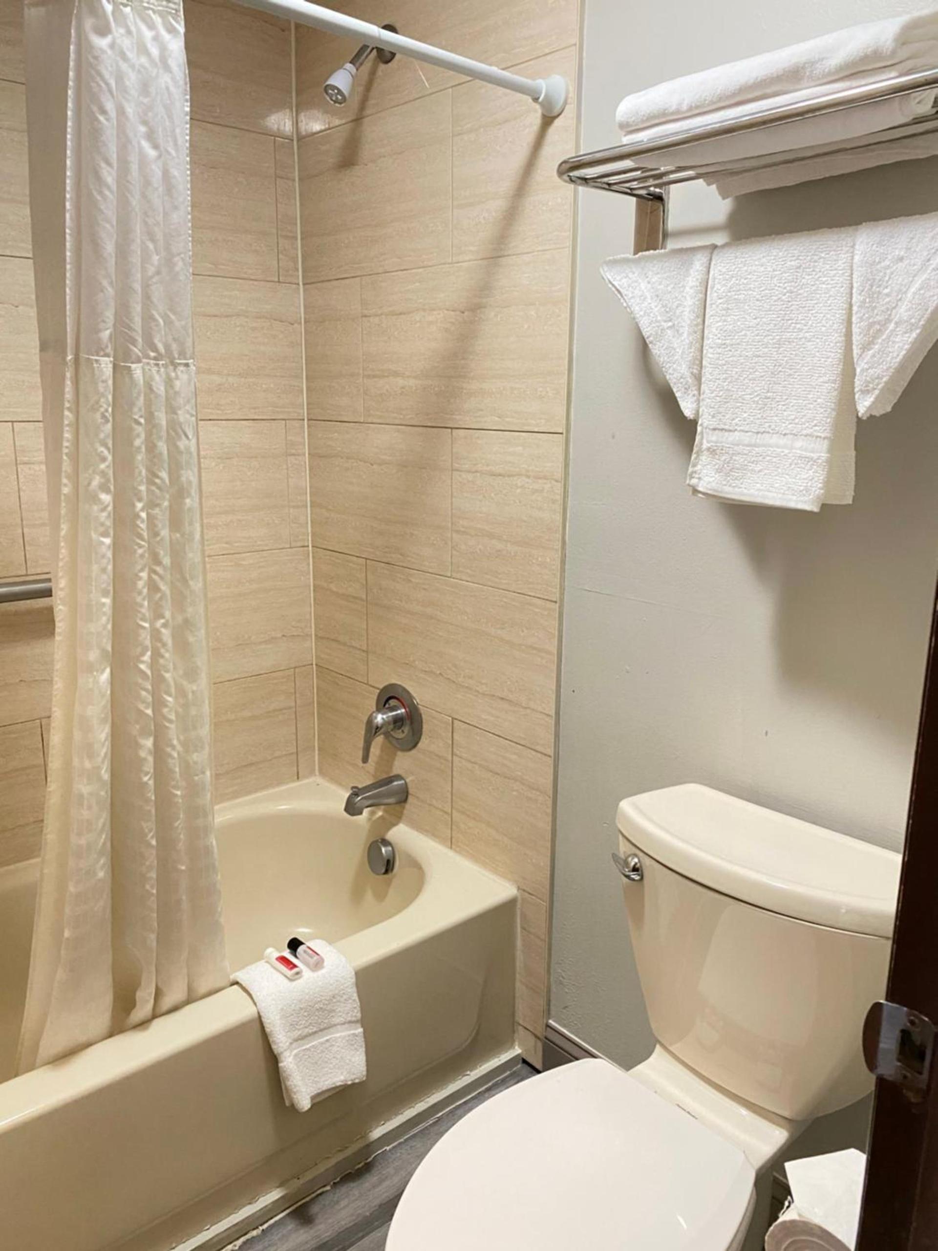 Travelodge by Wyndham Laurel Ft Meade Near NSA photo 12