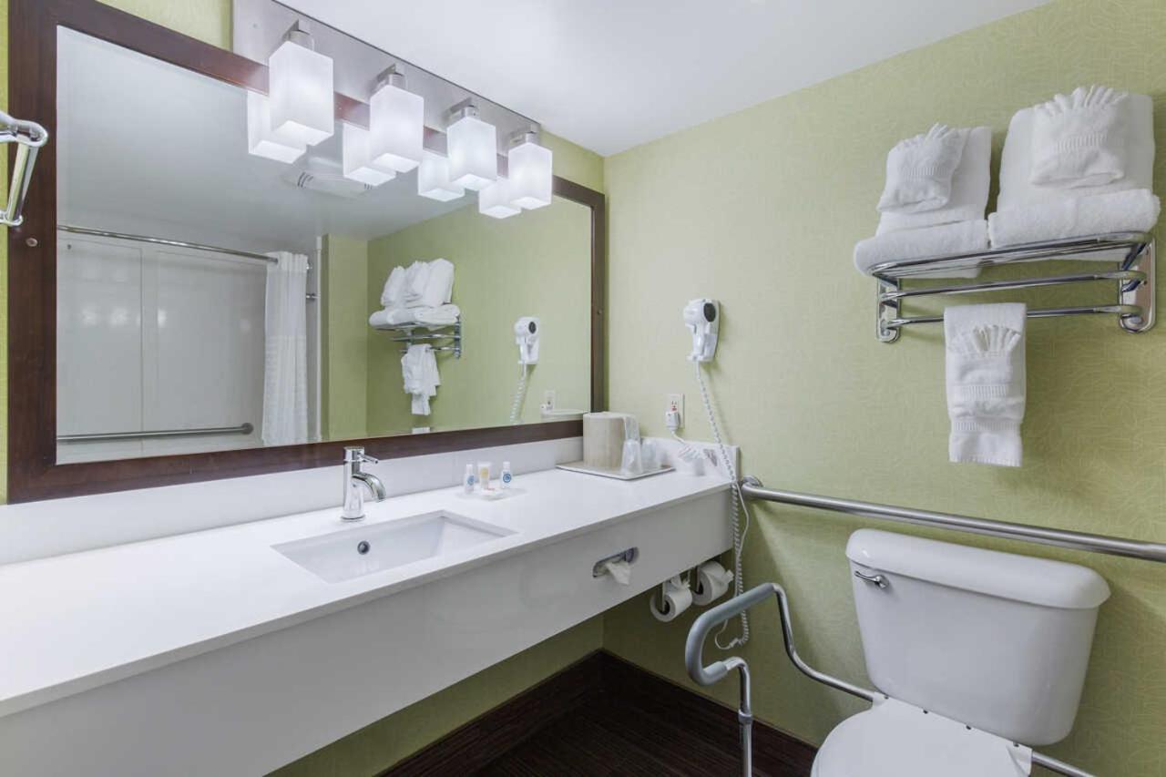 Coastal Hotel & Suites Virginia Beach - Oceanfront photo 23