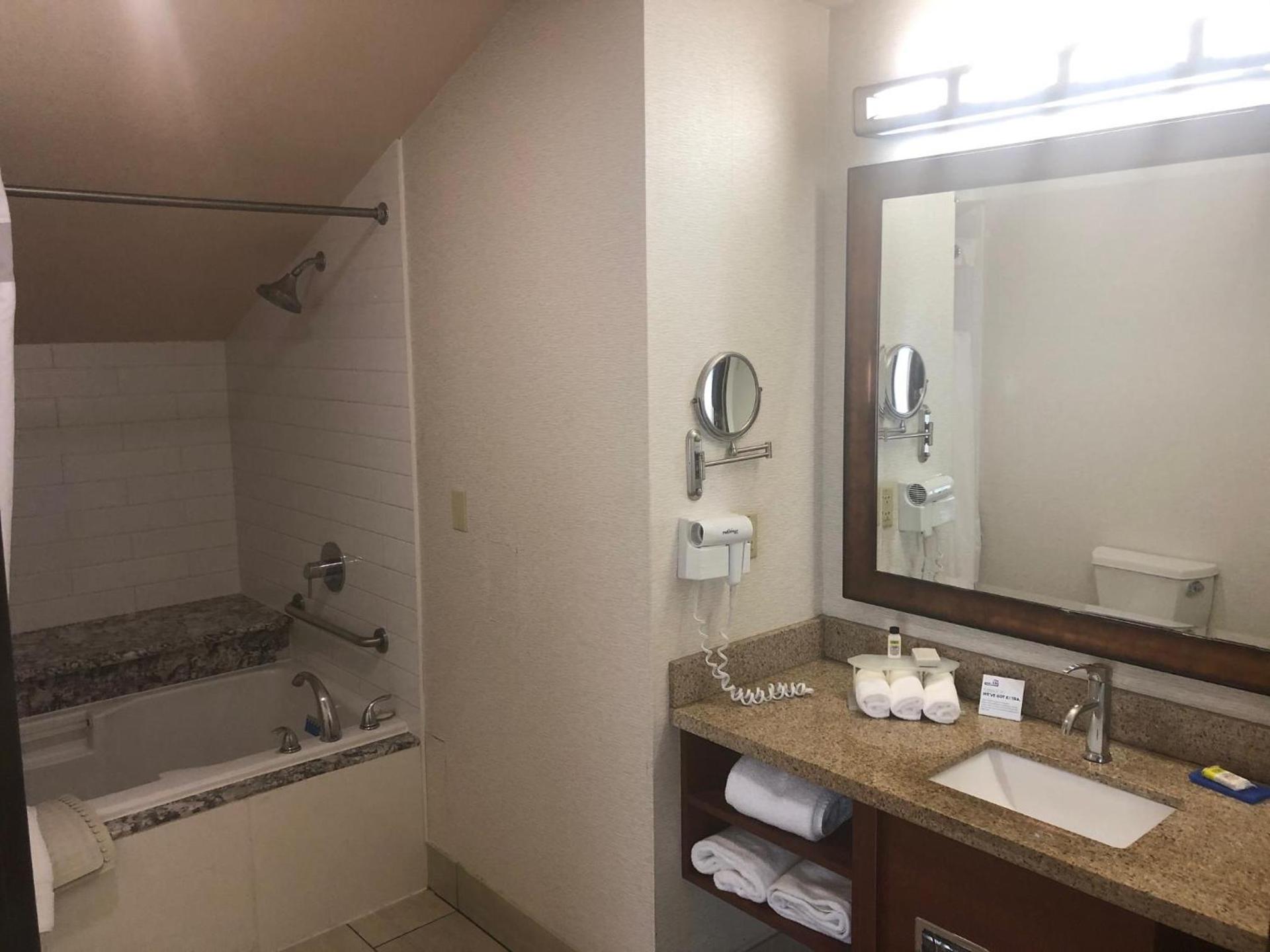 Holiday Inn Express Berkeley by IHG photo 37