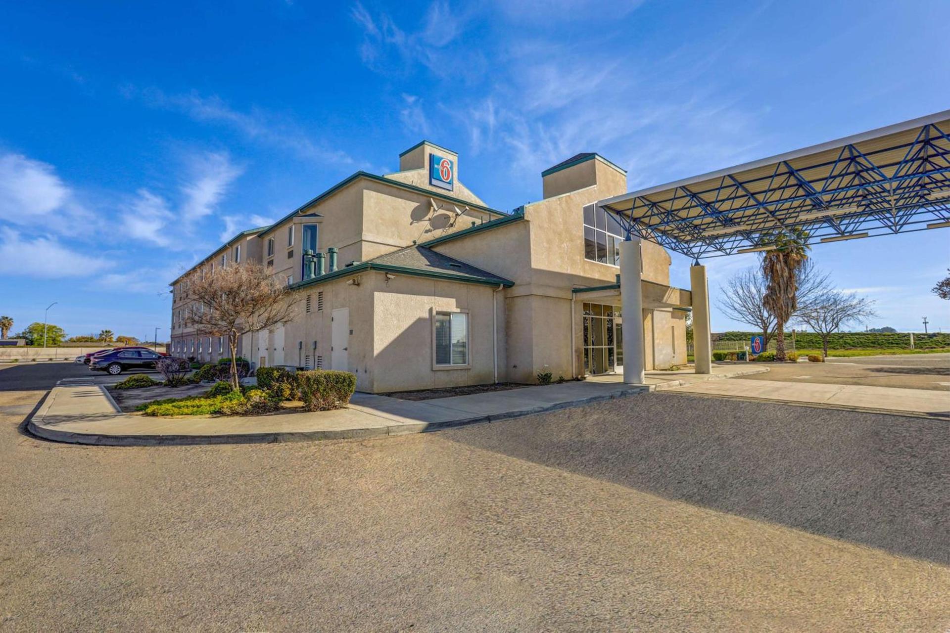 Howard Johnson by Wyndham Lemoore Near Naval Air Station photo 2