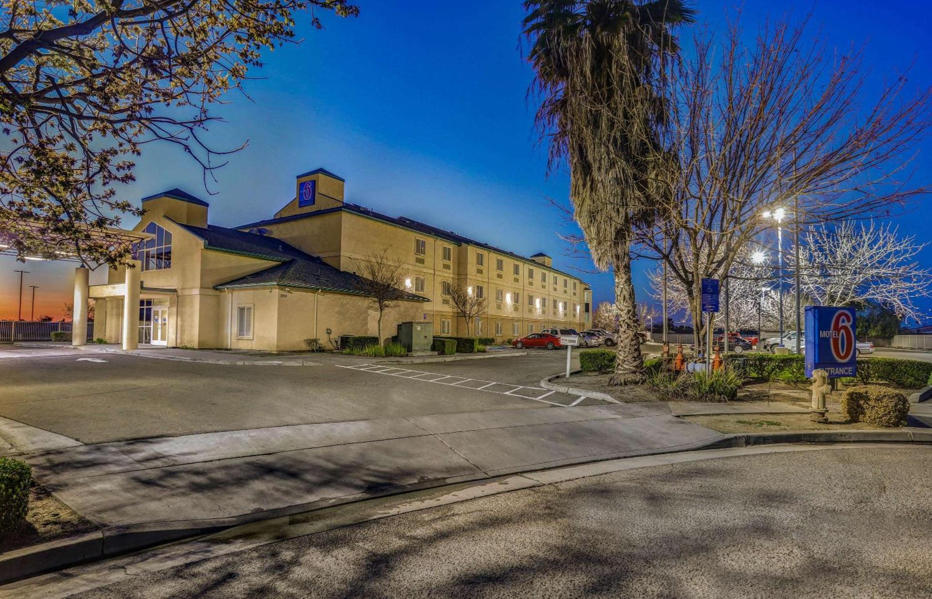 Howard Johnson by Wyndham Lemoore Near Naval Air Station photo 3