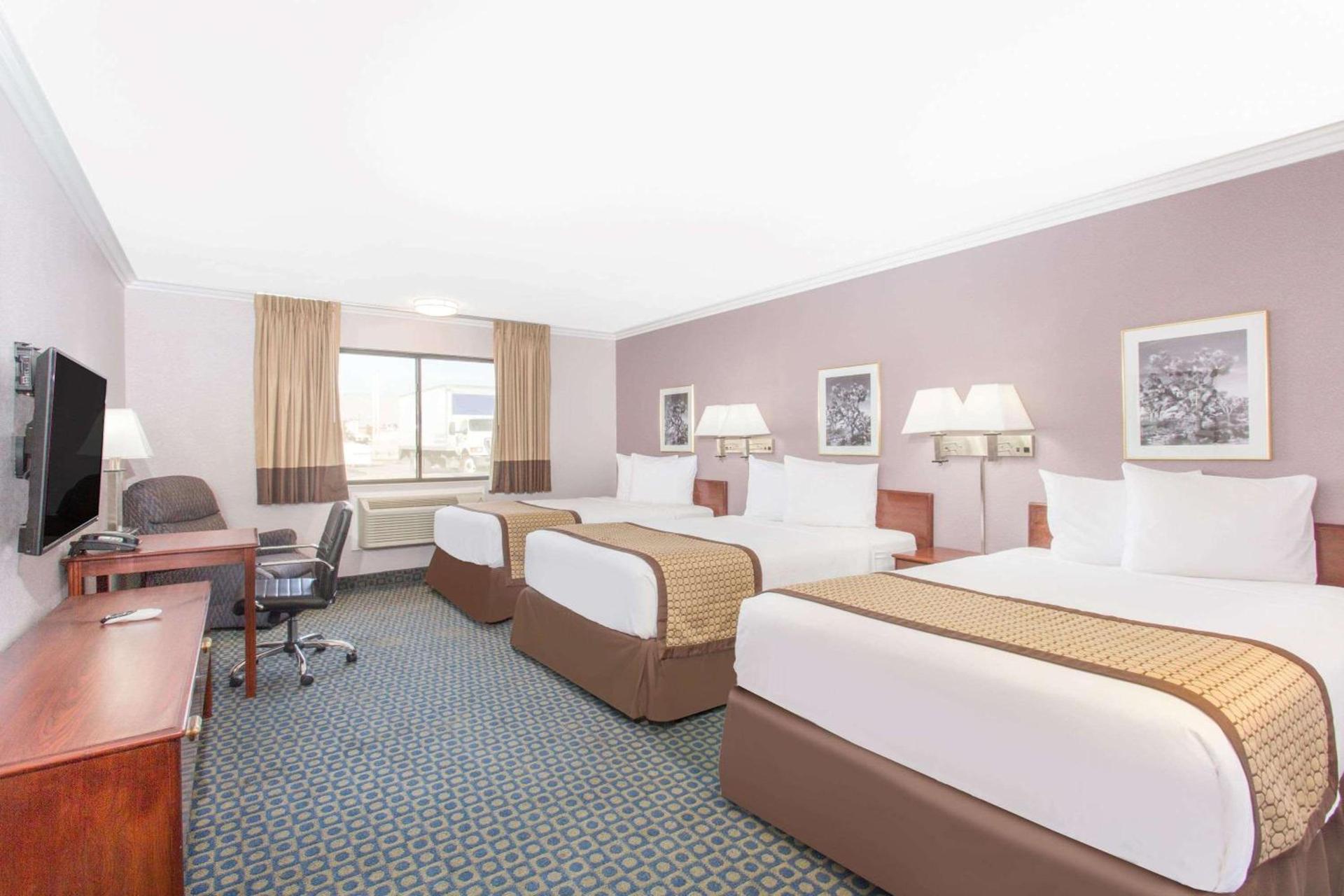 Days Inn by Wyndham Indio photo 6