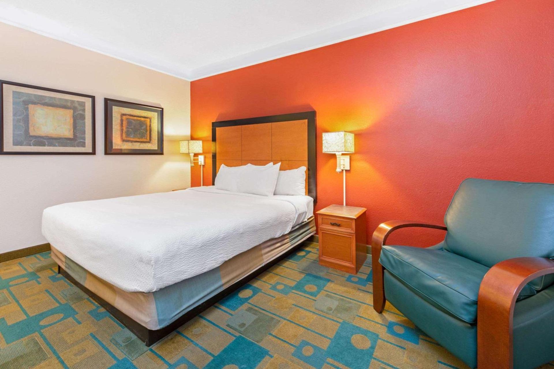 La Quinta by Wyndham USF (Near Busch Gardens) photo 22