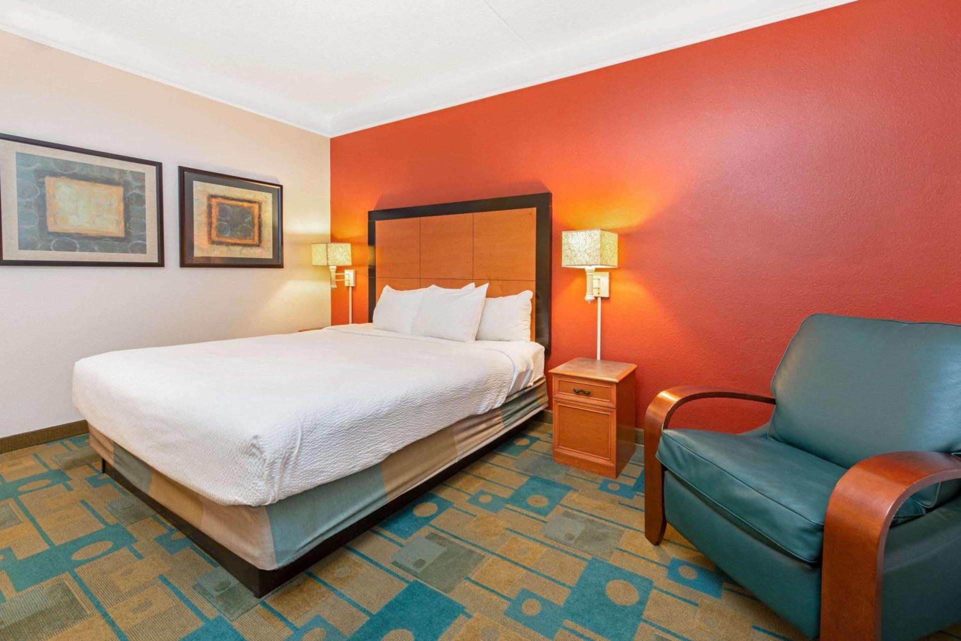 La Quinta by Wyndham USF (Near Busch Gardens) photo 32