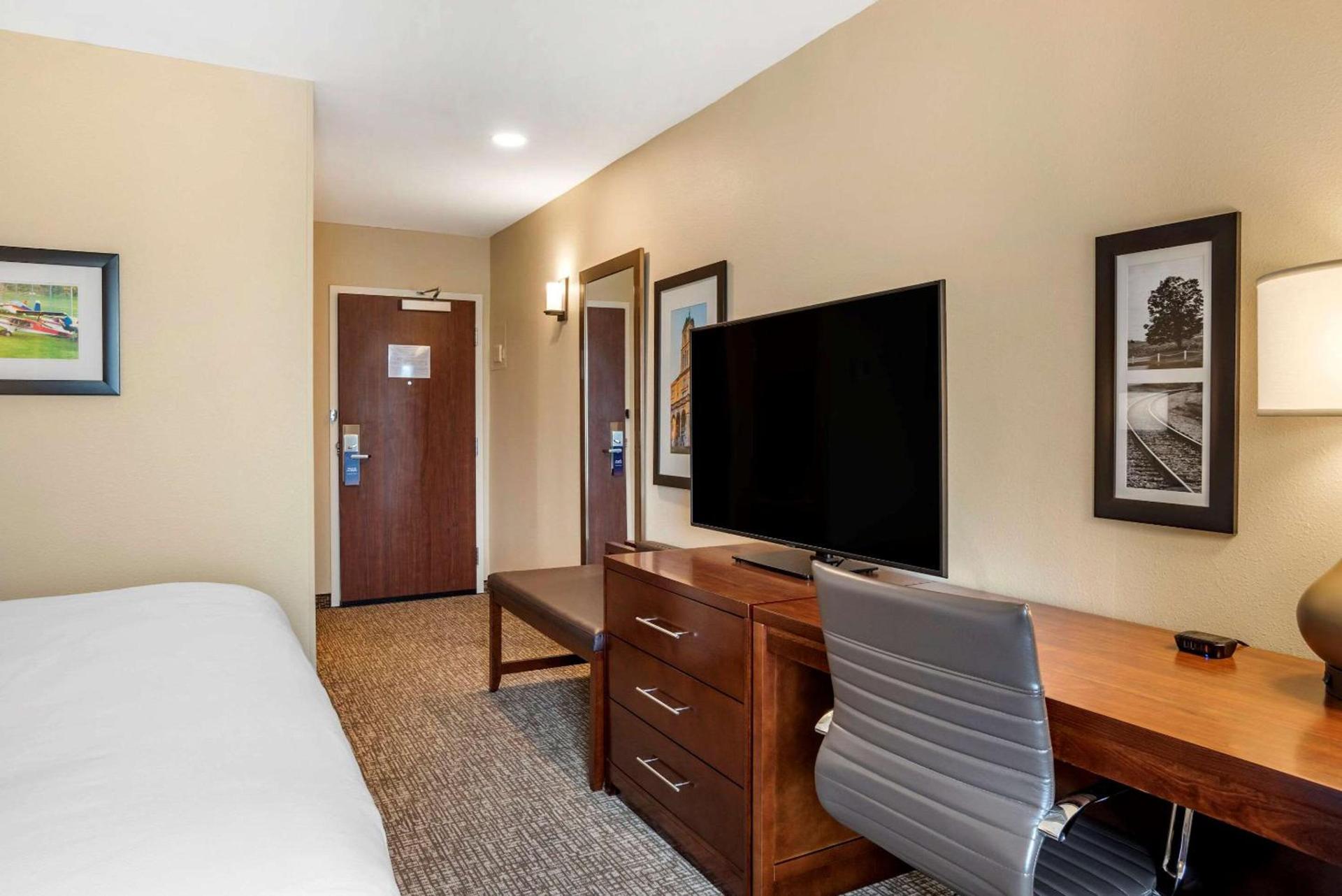 Comfort Inn & Suites Harrisonburg photo 6