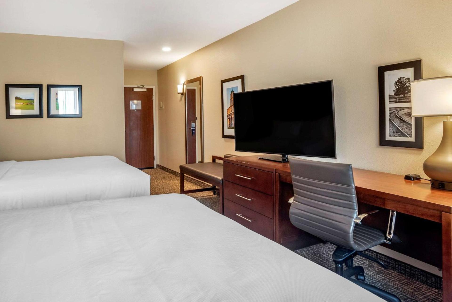 Comfort Inn & Suites Harrisonburg photo 13