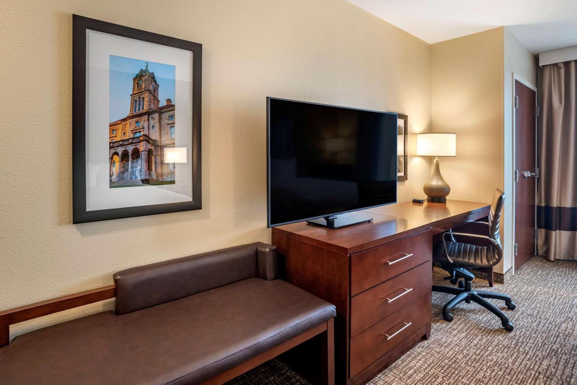 Comfort Inn & Suites Harrisonburg photo 14