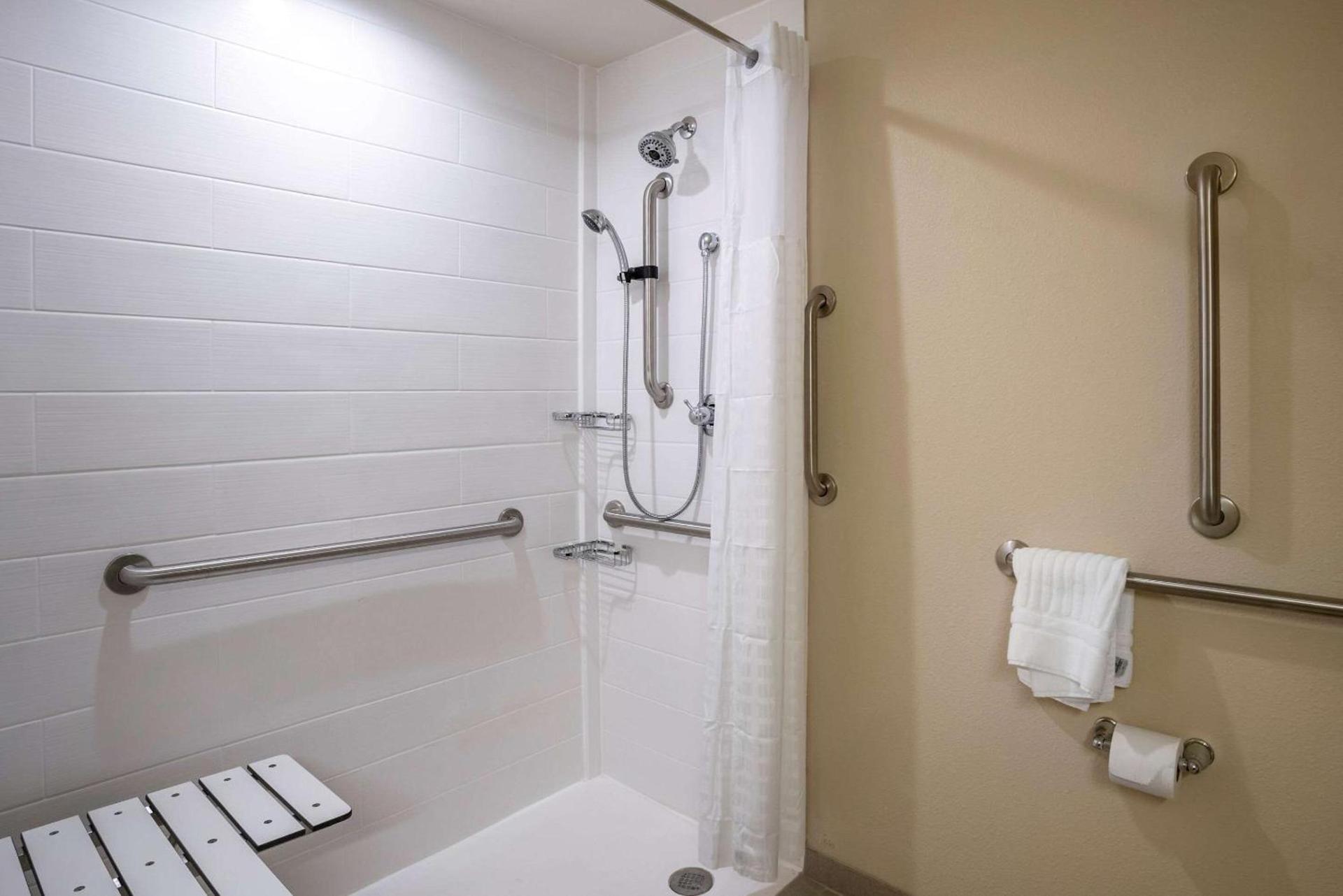 Comfort Inn & Suites Harrisonburg photo 16