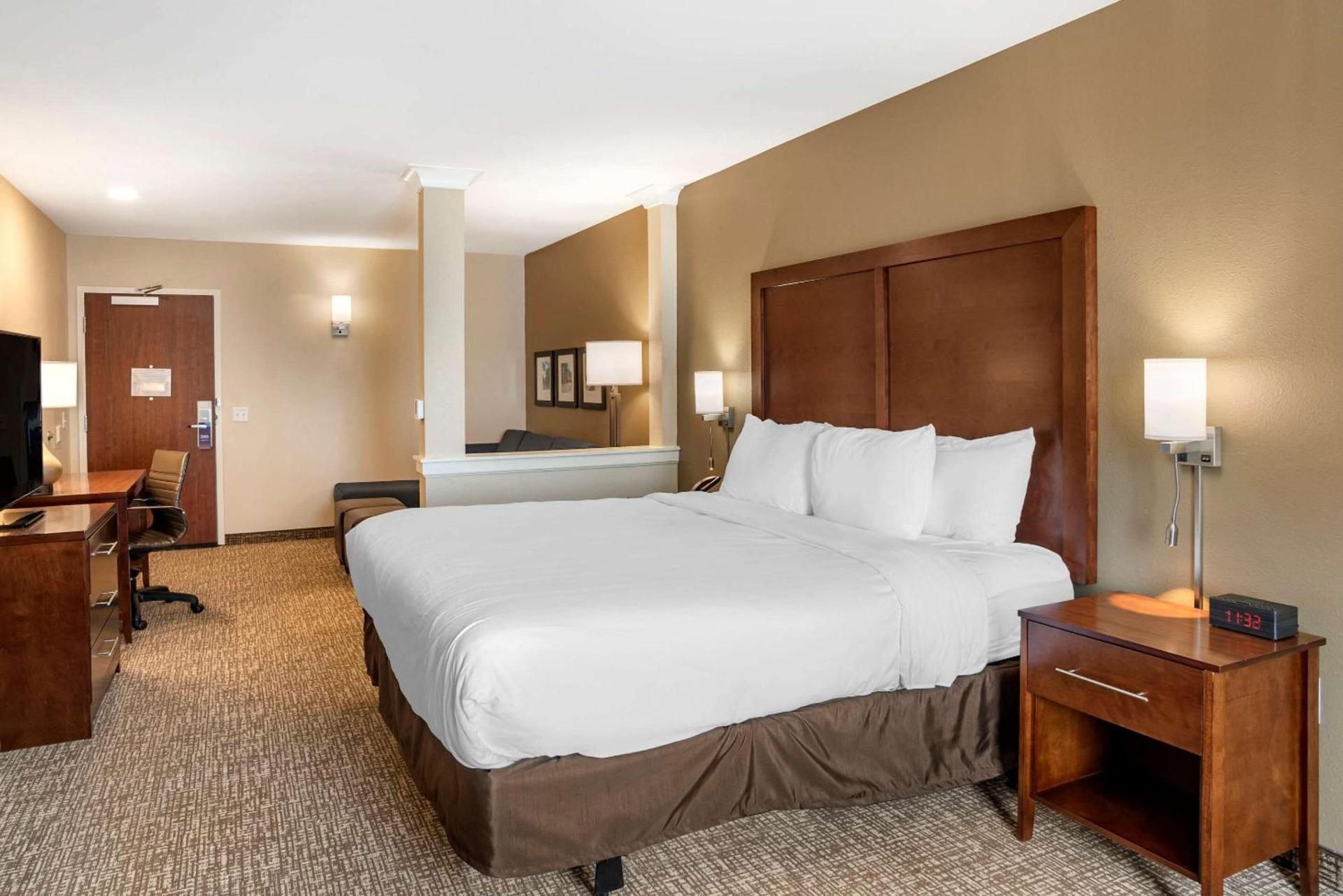 Comfort Inn & Suites Harrisonburg photo 17