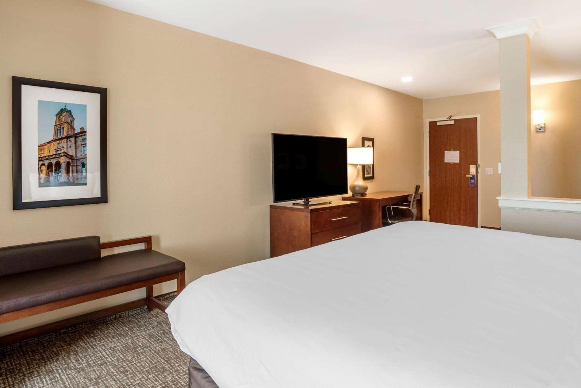 Comfort Inn & Suites Harrisonburg photo 18