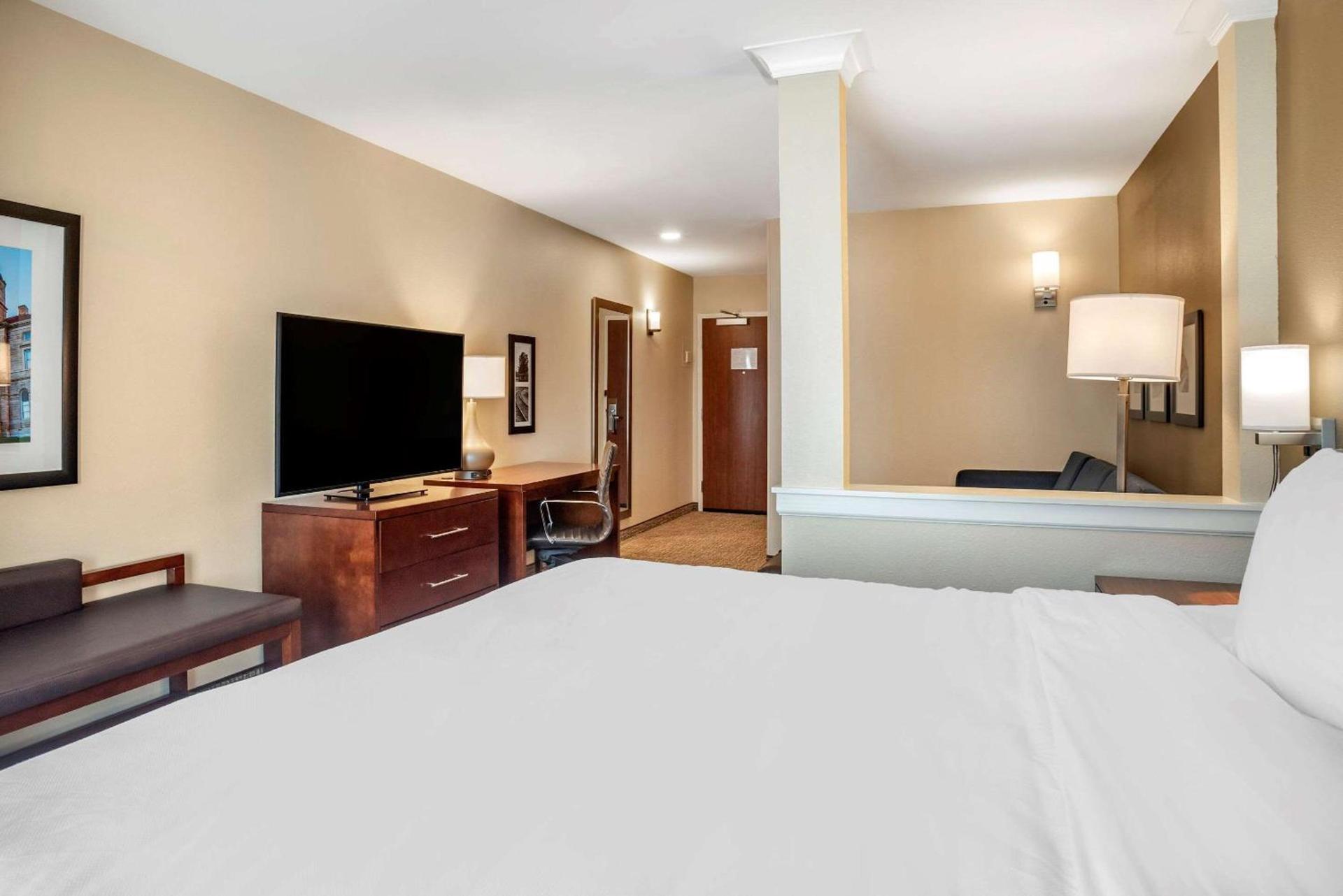Comfort Inn & Suites Harrisonburg photo 20