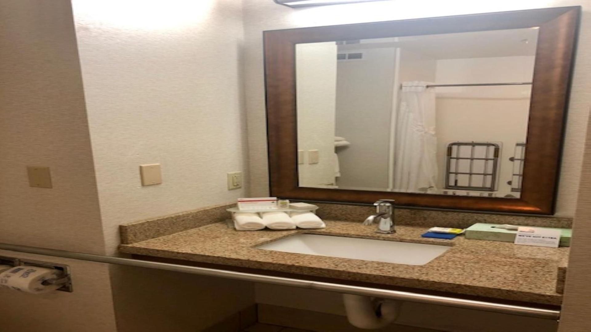 Holiday Inn Express Berkeley by IHG photo 39
