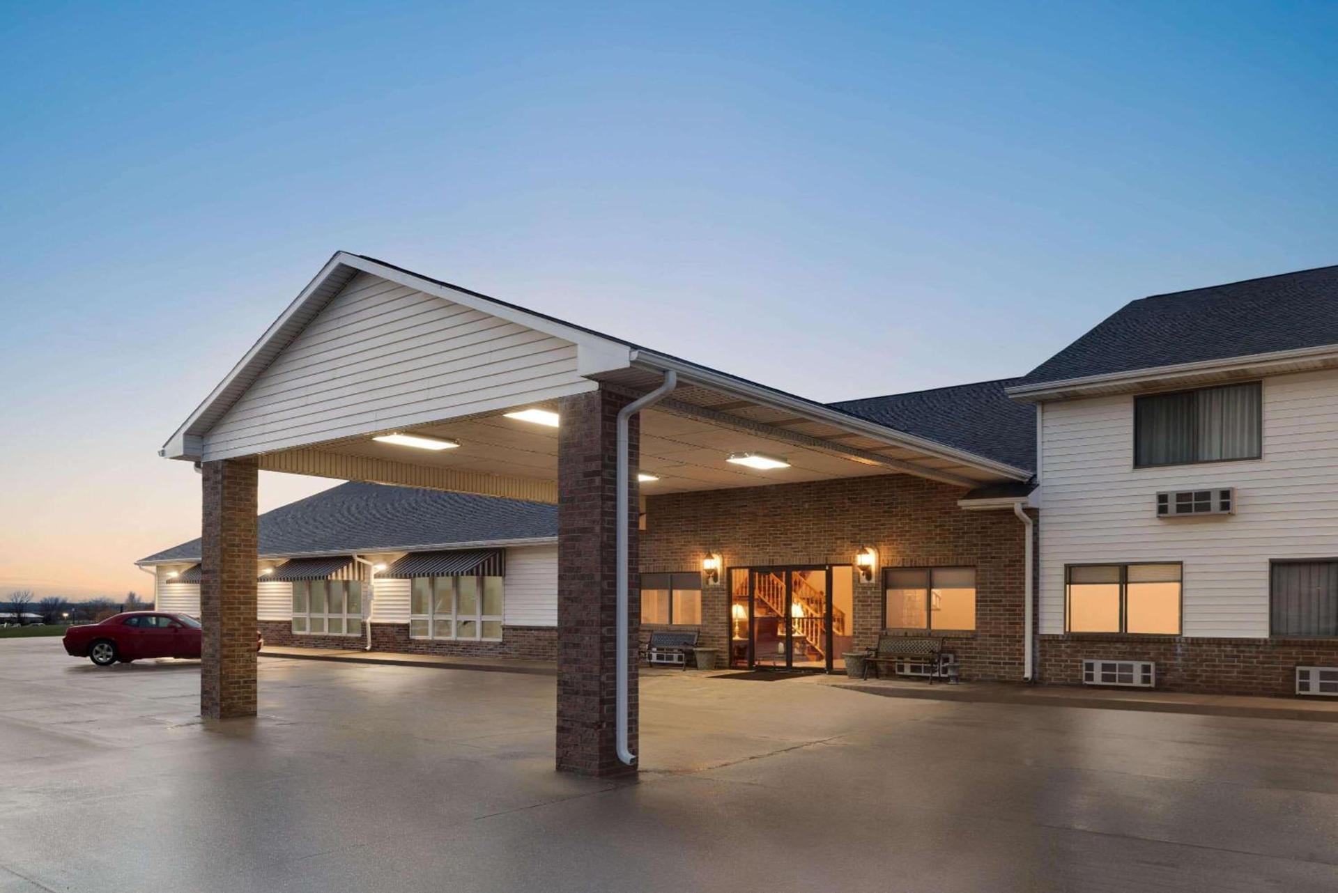 Super 8 by Wyndham Bethany MO photo 2