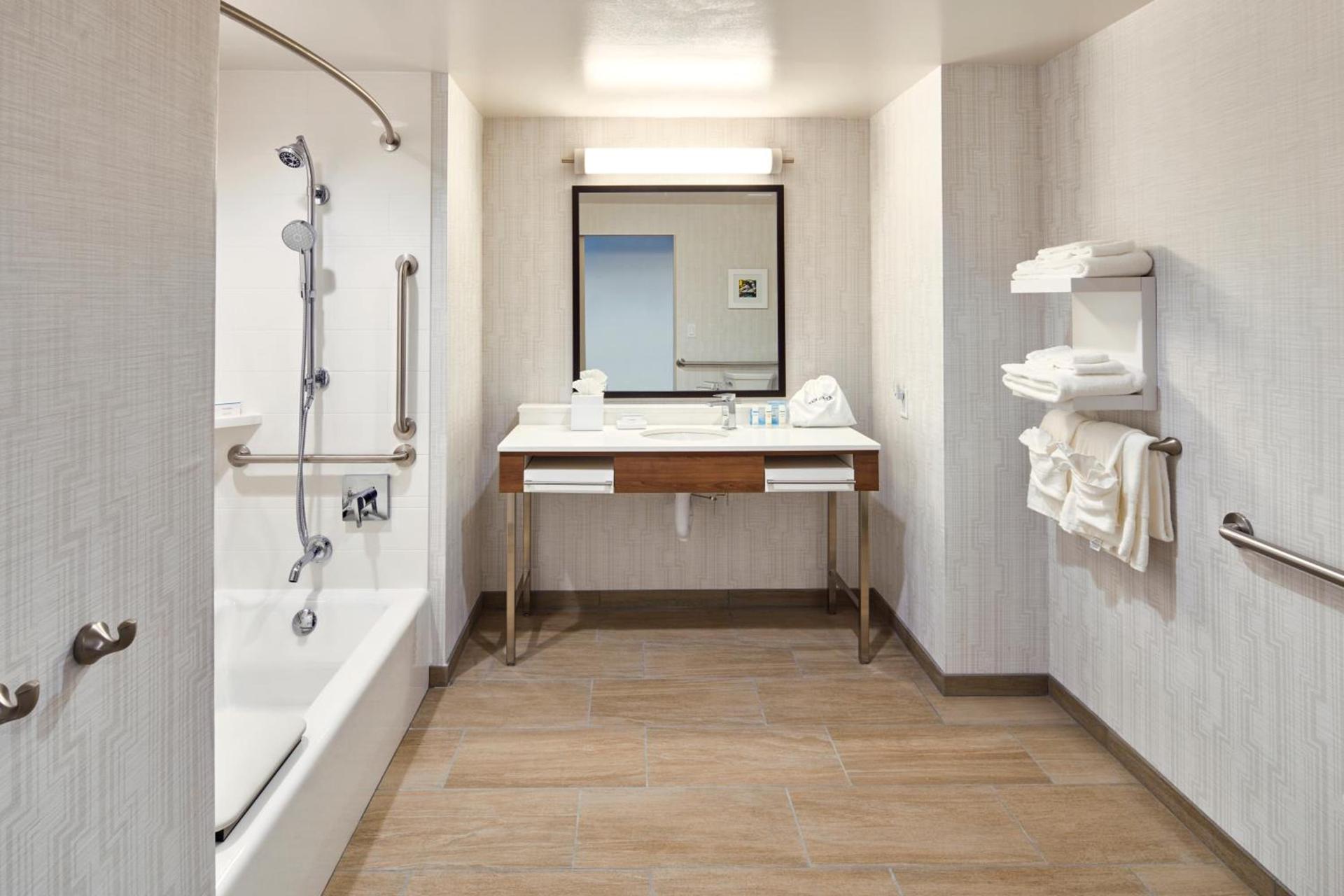Hampton Inn & Suites Sacramento at CSUS photo 65