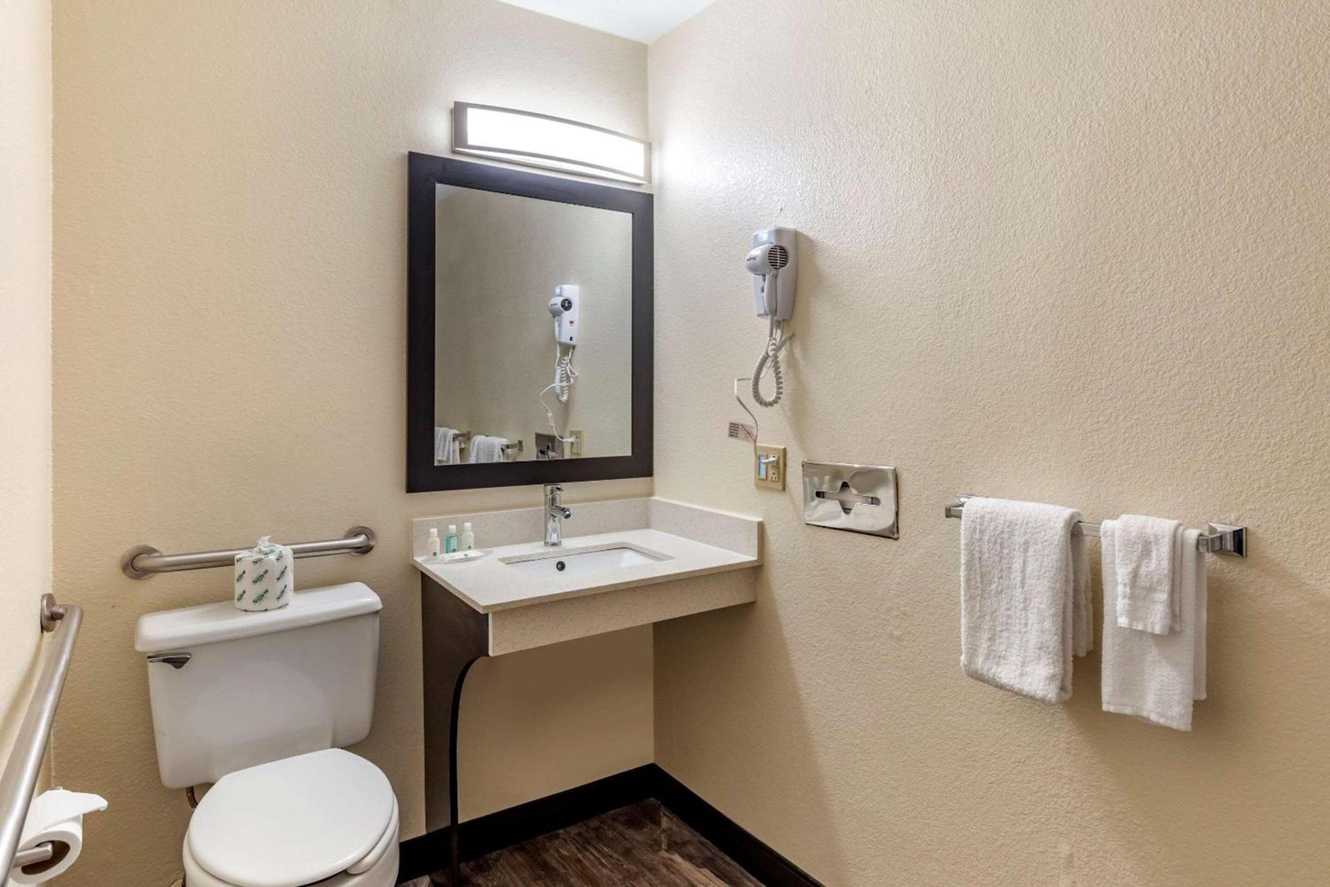 Quality Inn Duluth - Atlanta Northeast photo 8