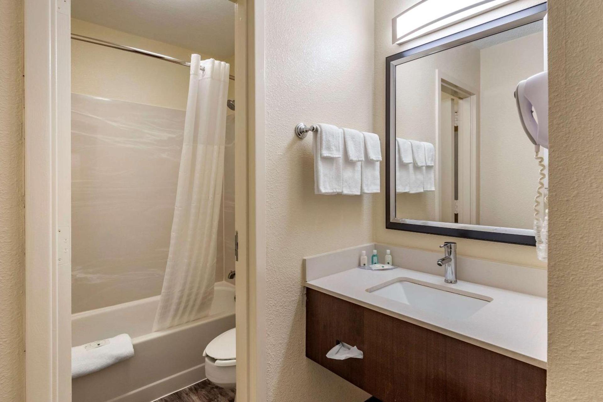 Quality Inn Duluth - Atlanta Northeast photo 14